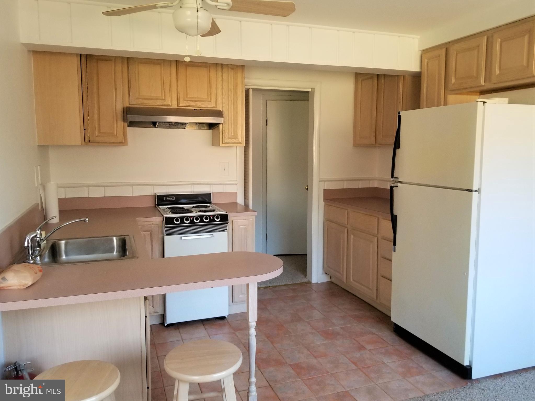 COUNTRY CLUB HILLS - Residential