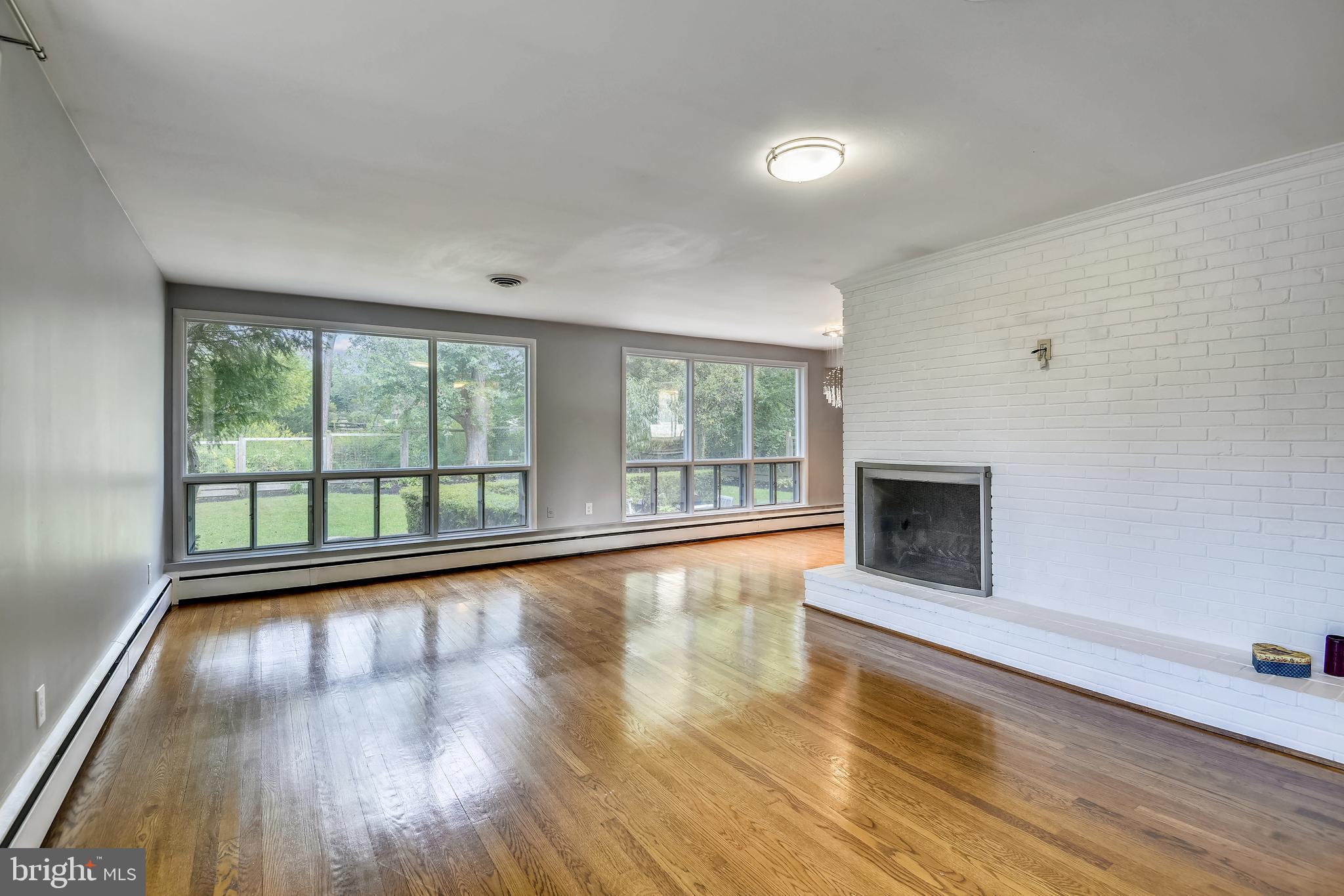 COUNTRY CLUB HILLS - Residential