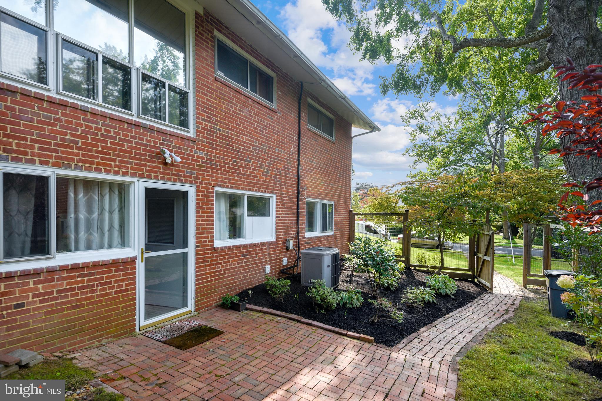 COUNTRY CLUB HILLS - Residential