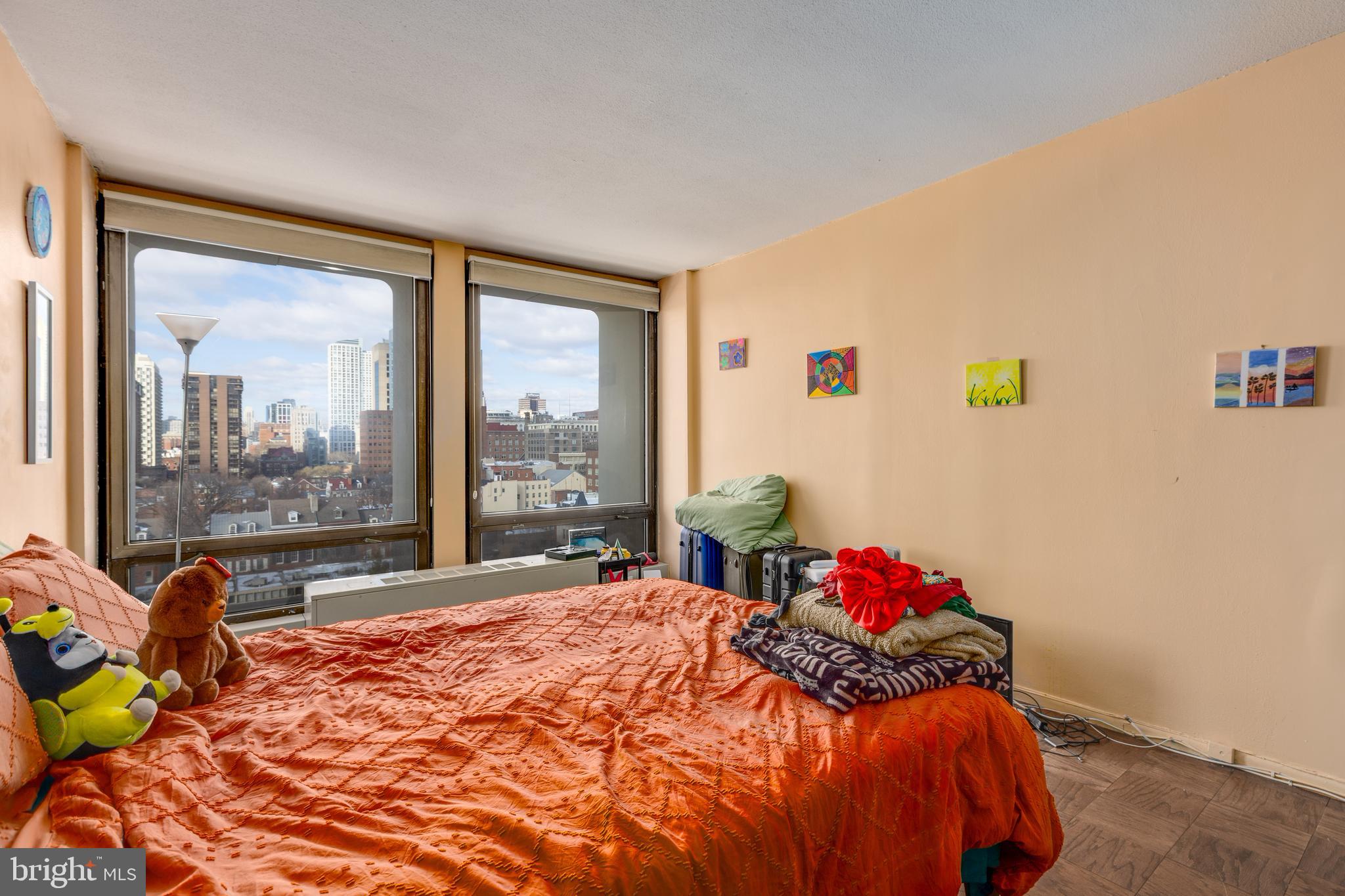 SOCIETY HILL - Residential