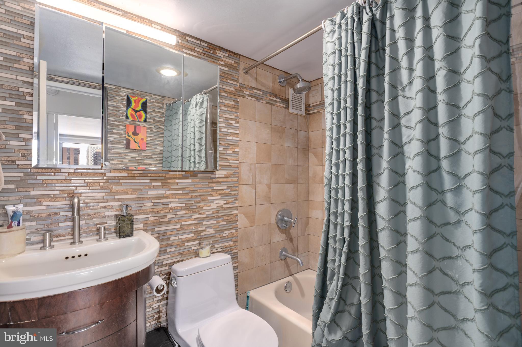 SOCIETY HILL - Residential