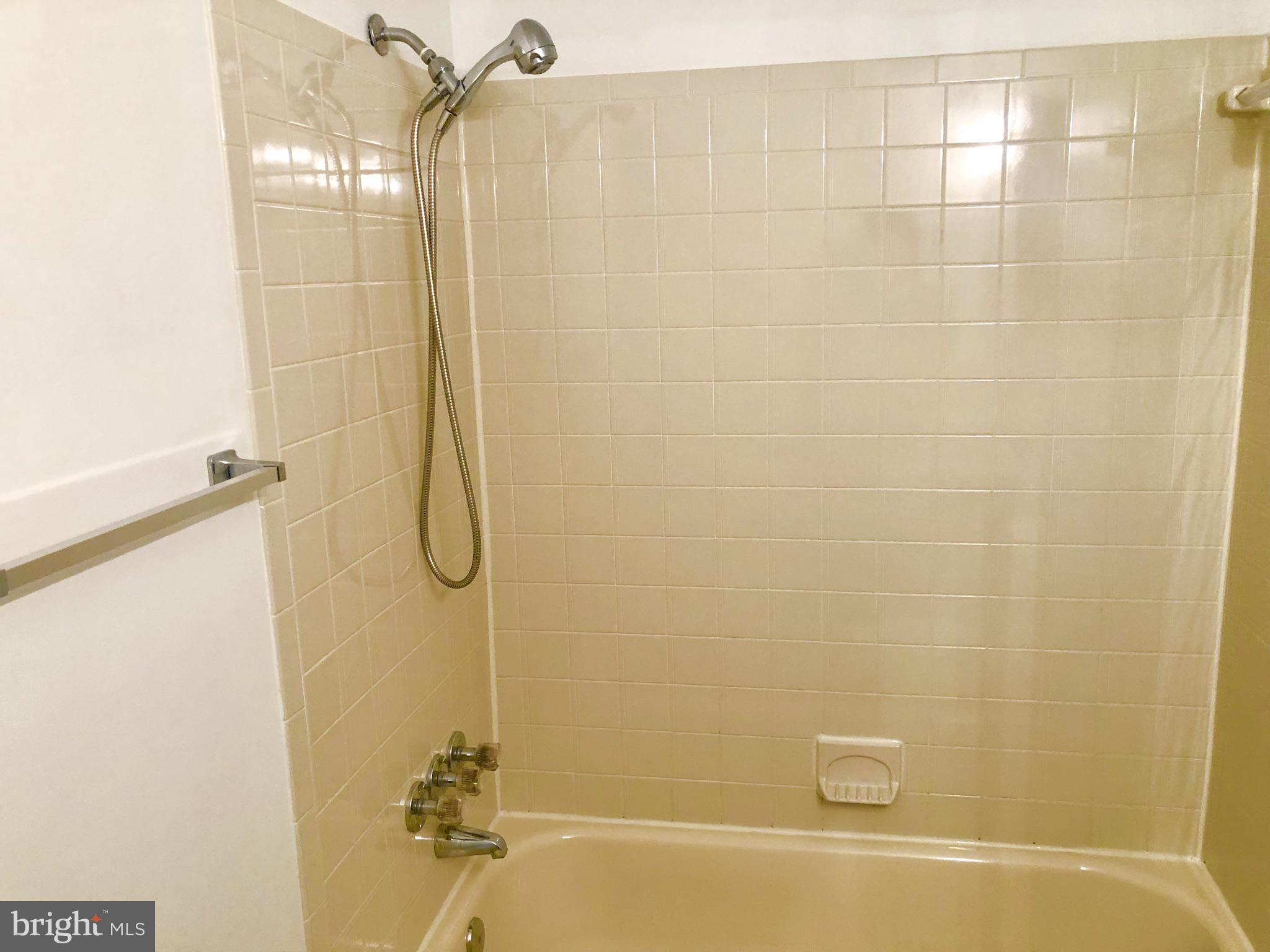 GLEN ORA - PLAT 9 - Residential Lease