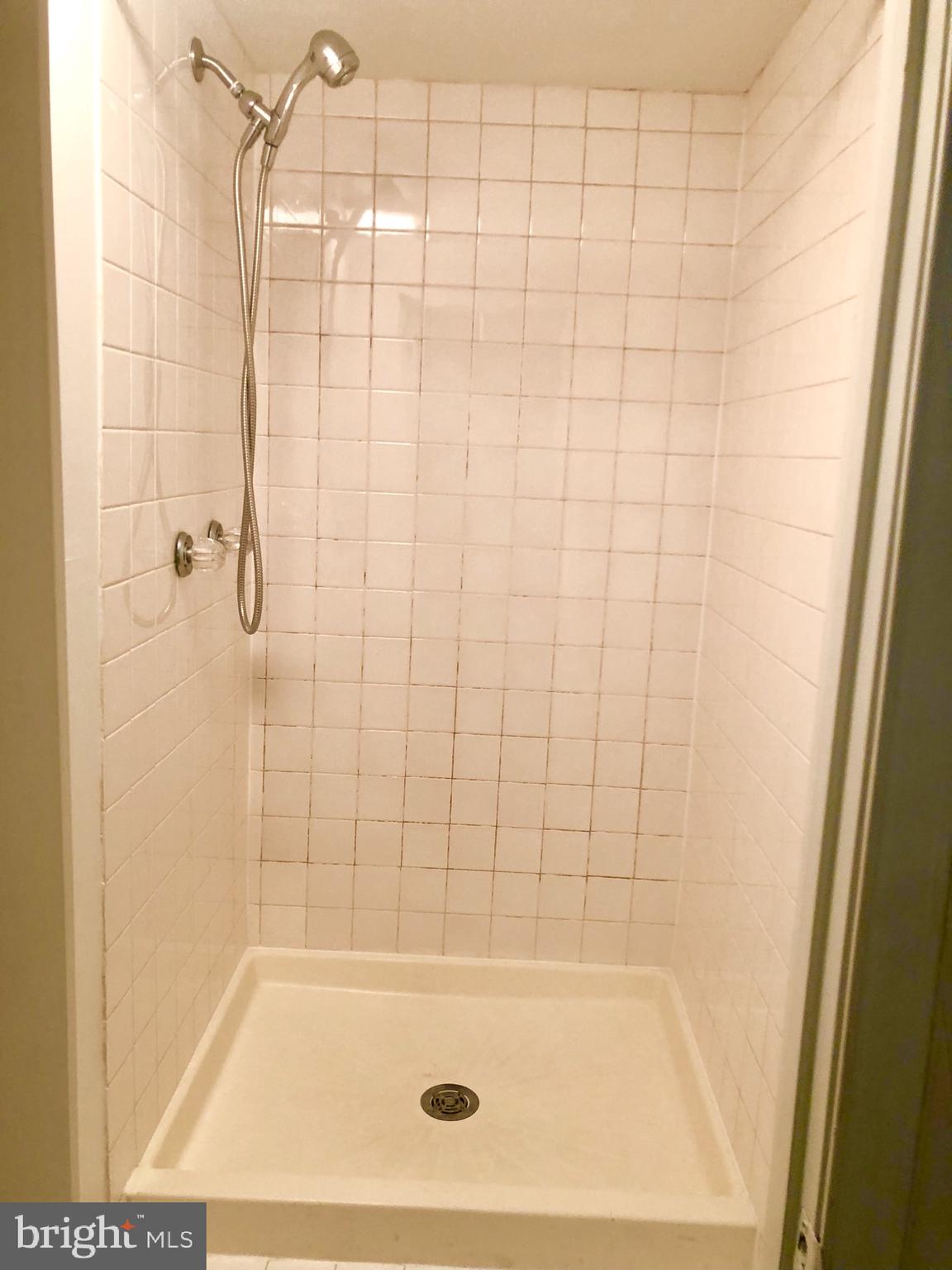 GLEN ORA - PLAT 9 - Residential Lease