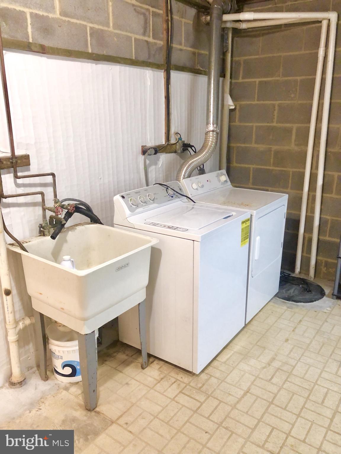 GLEN ORA - PLAT 9 - Residential Lease