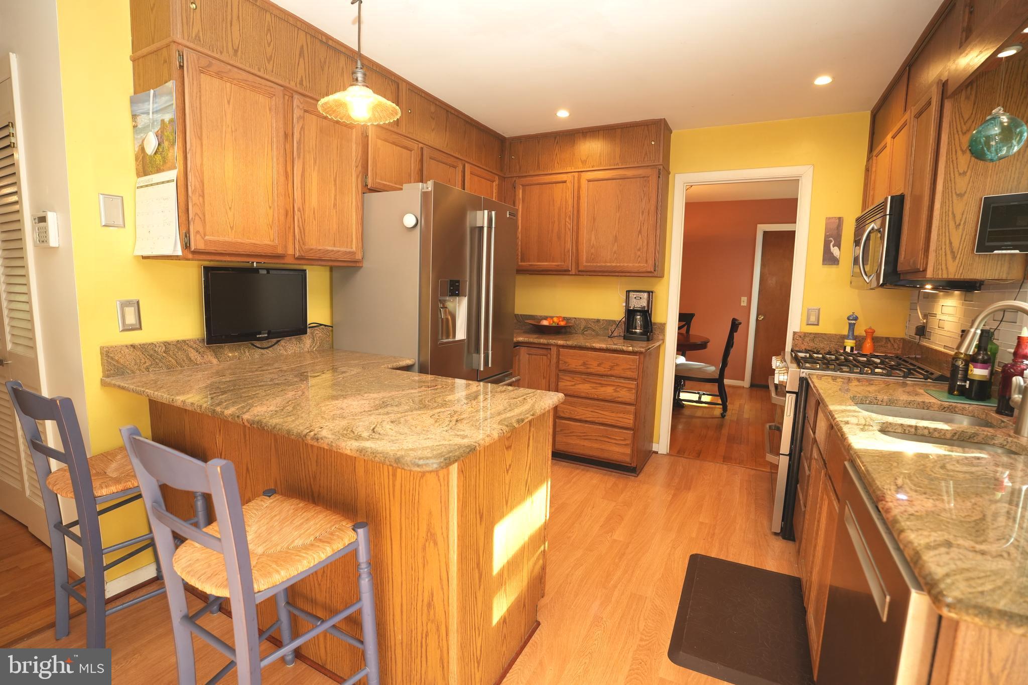 KINGSTON MANOR - Residential