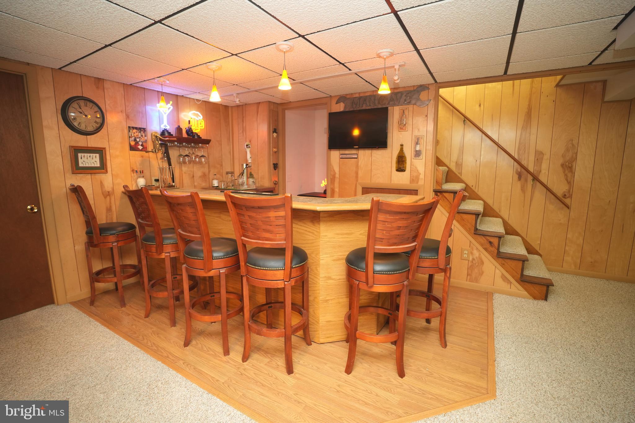 KINGSTON MANOR - Residential