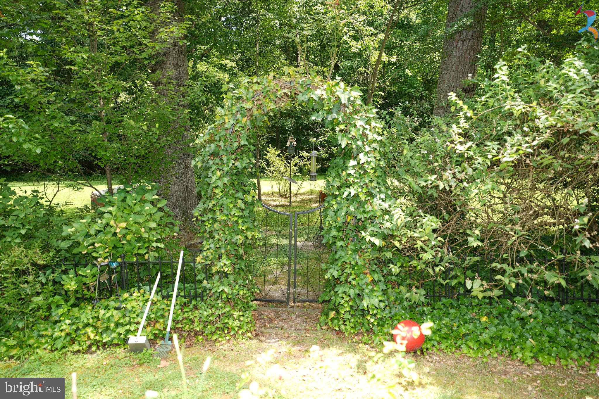 KINGSTON MANOR - Residential