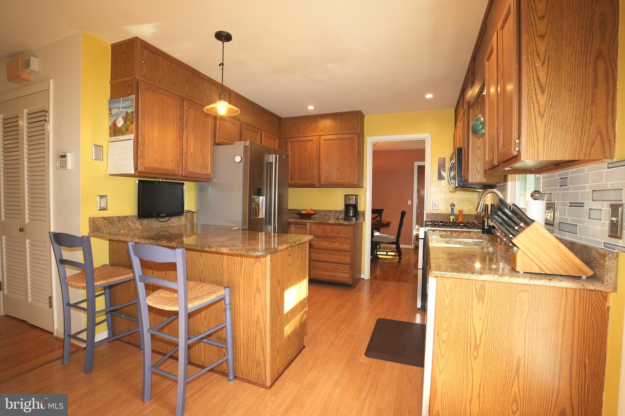 KINGSTON MANOR - Residential