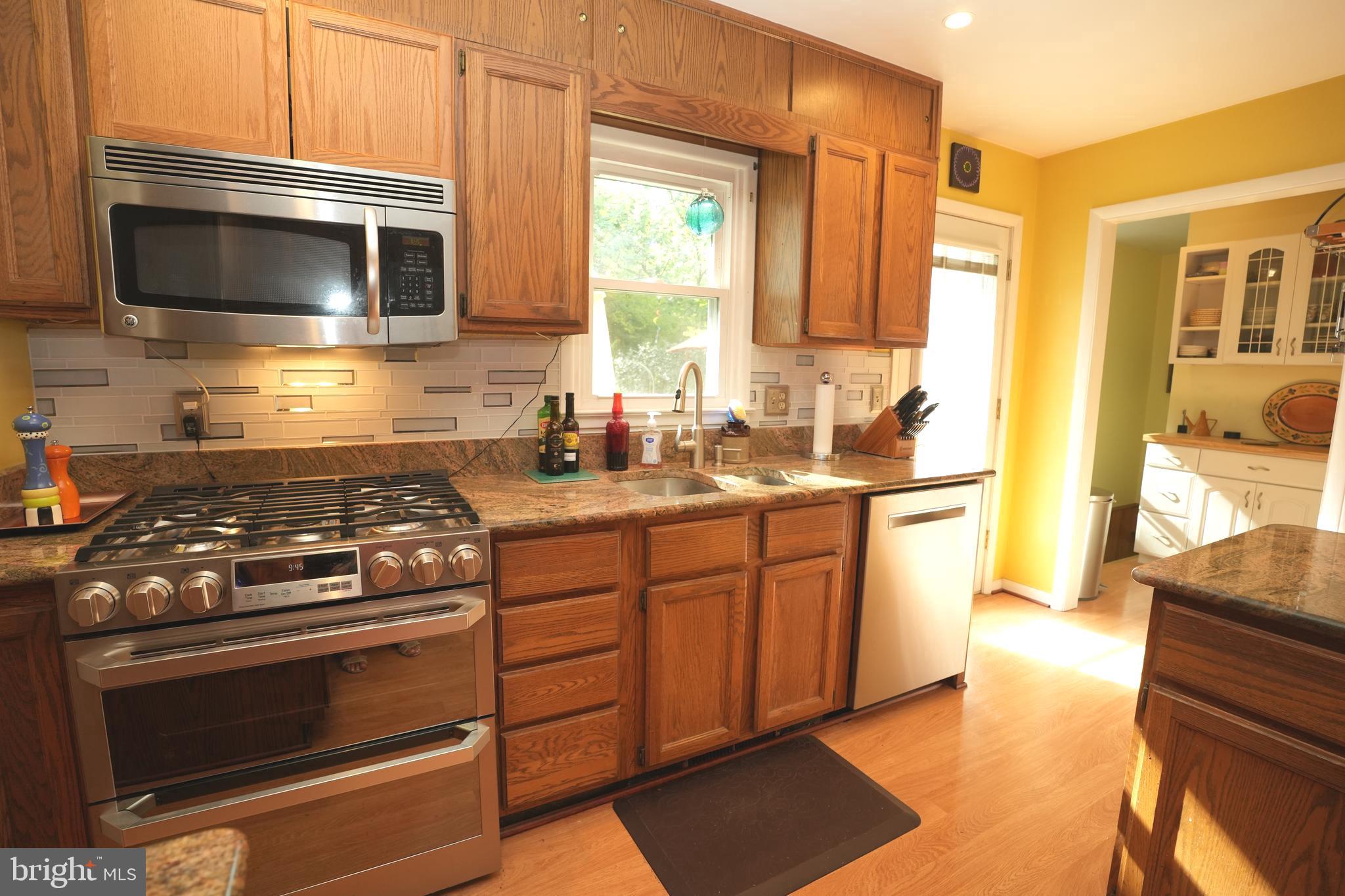 KINGSTON MANOR - Residential