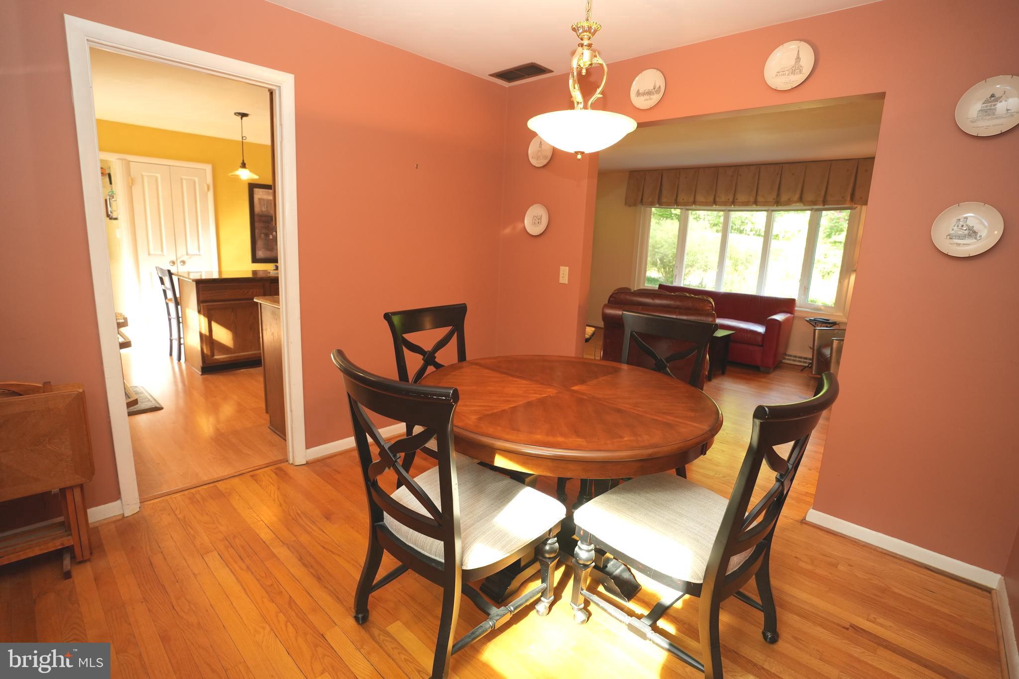 KINGSTON MANOR - Residential