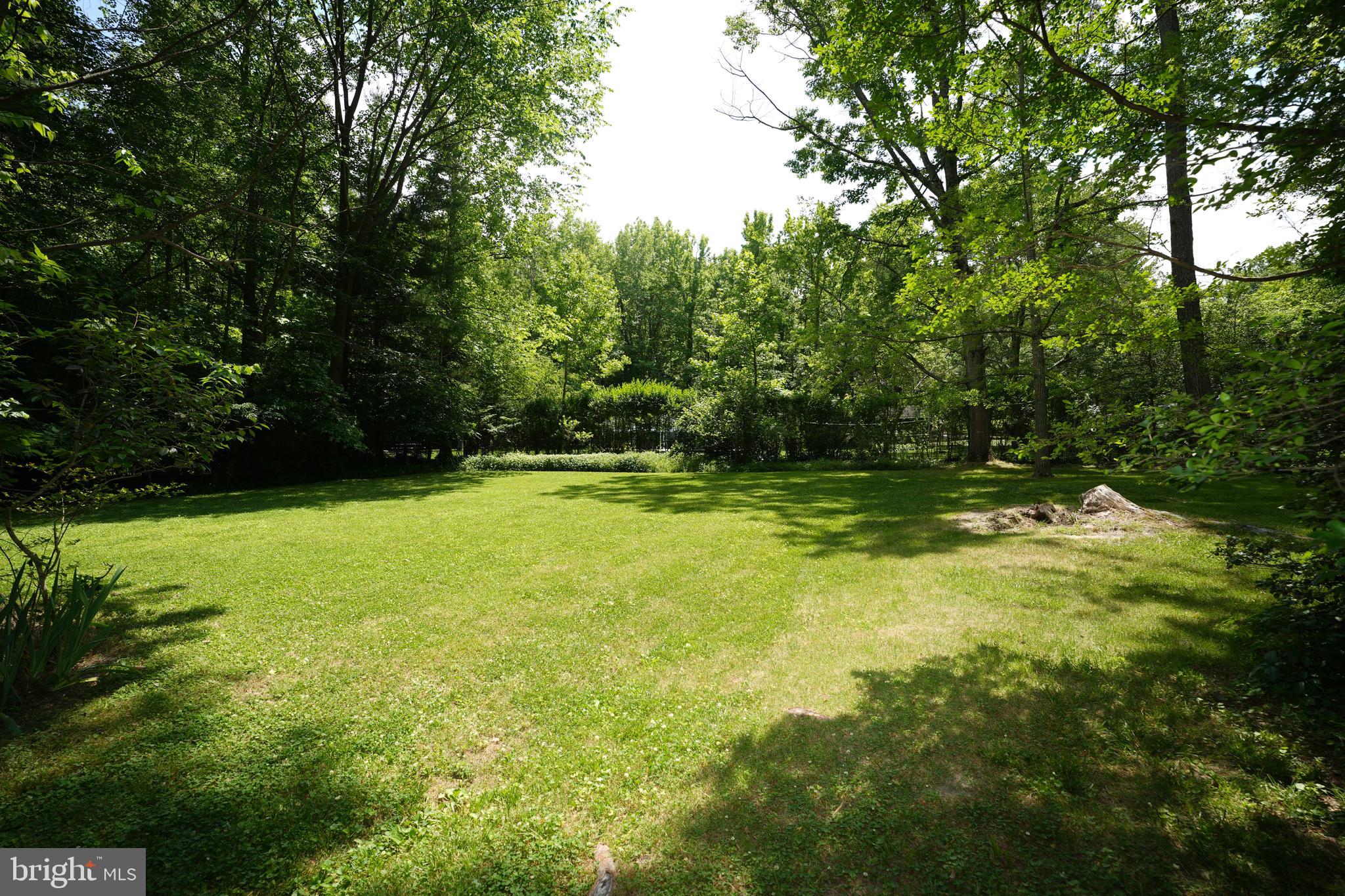 KINGSTON MANOR - Residential