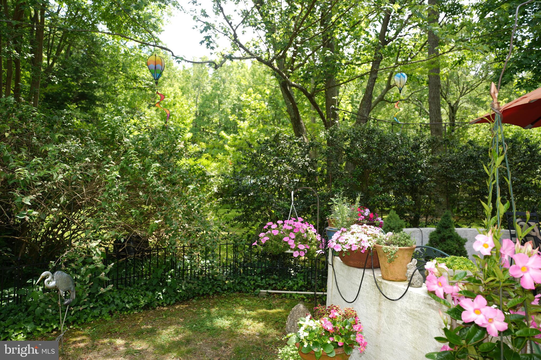 KINGSTON MANOR - Residential