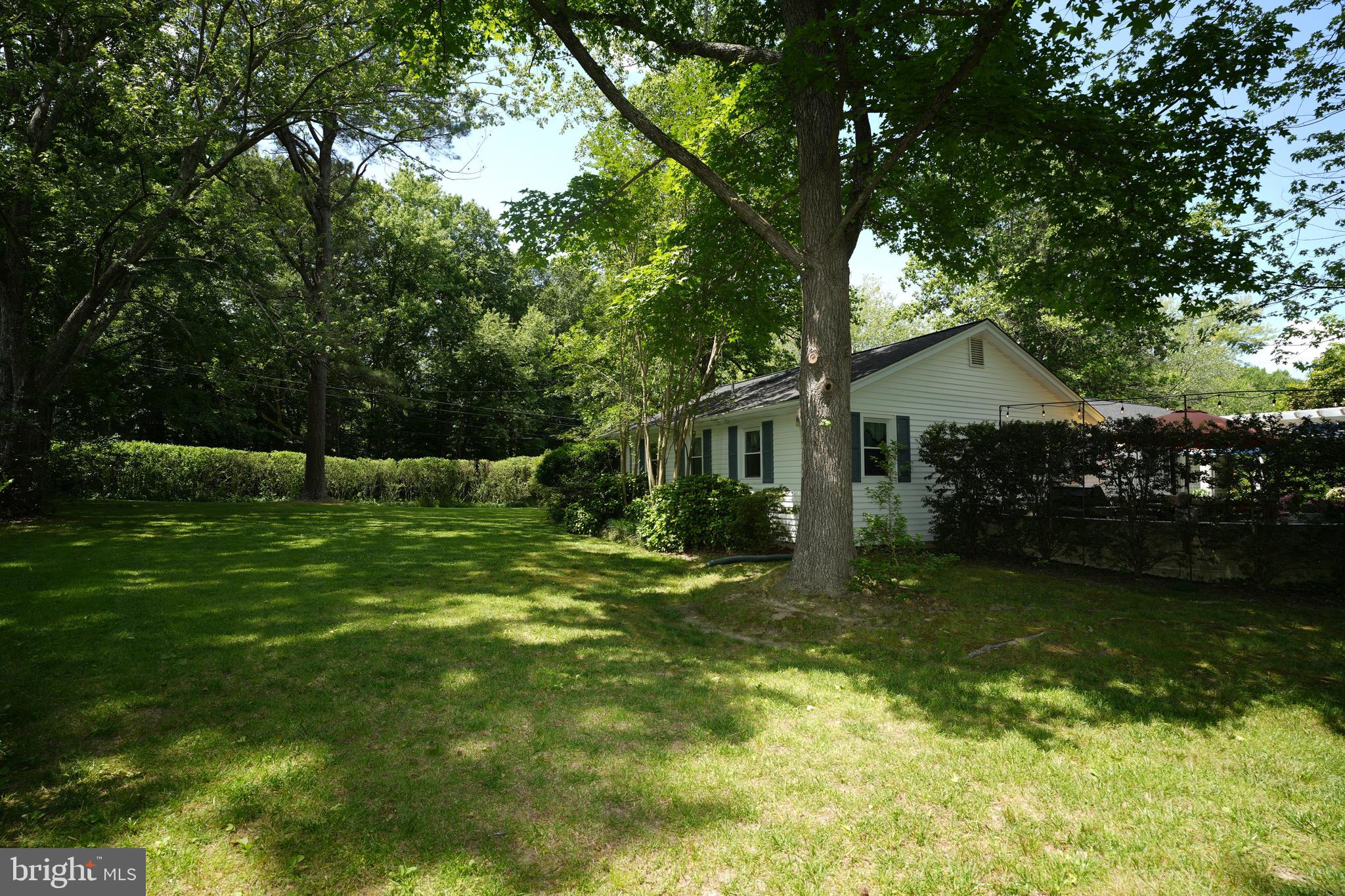 KINGSTON MANOR - Residential