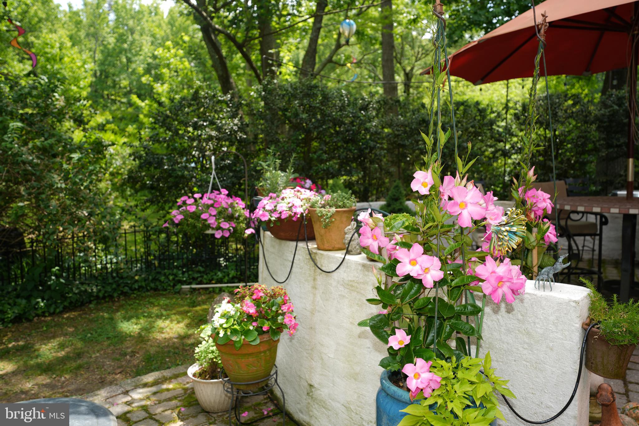 KINGSTON MANOR - Residential