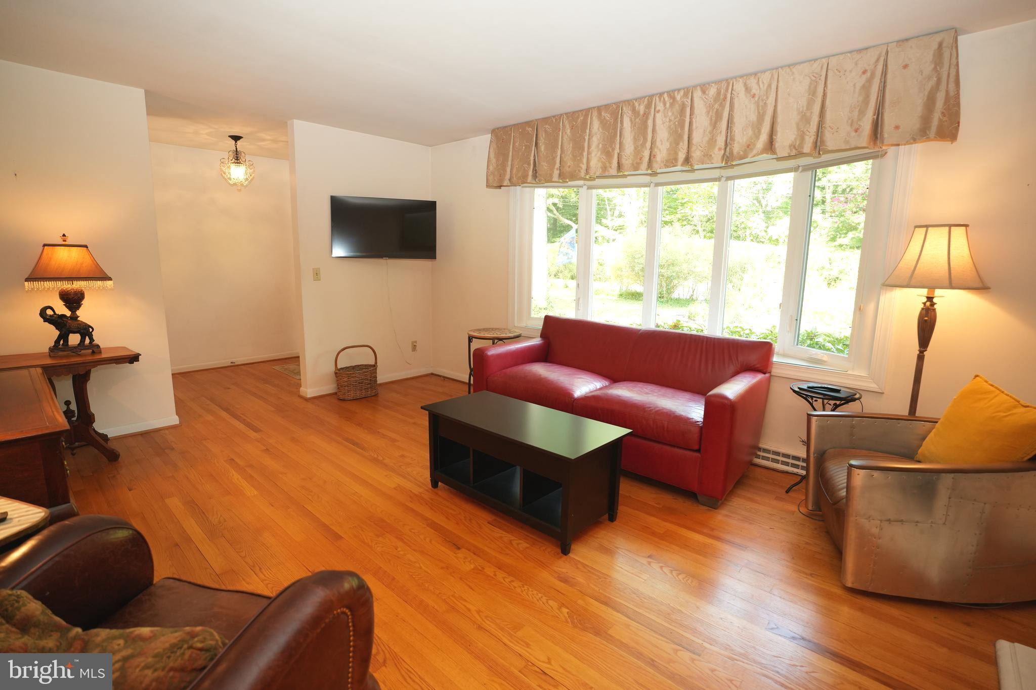 KINGSTON MANOR - Residential