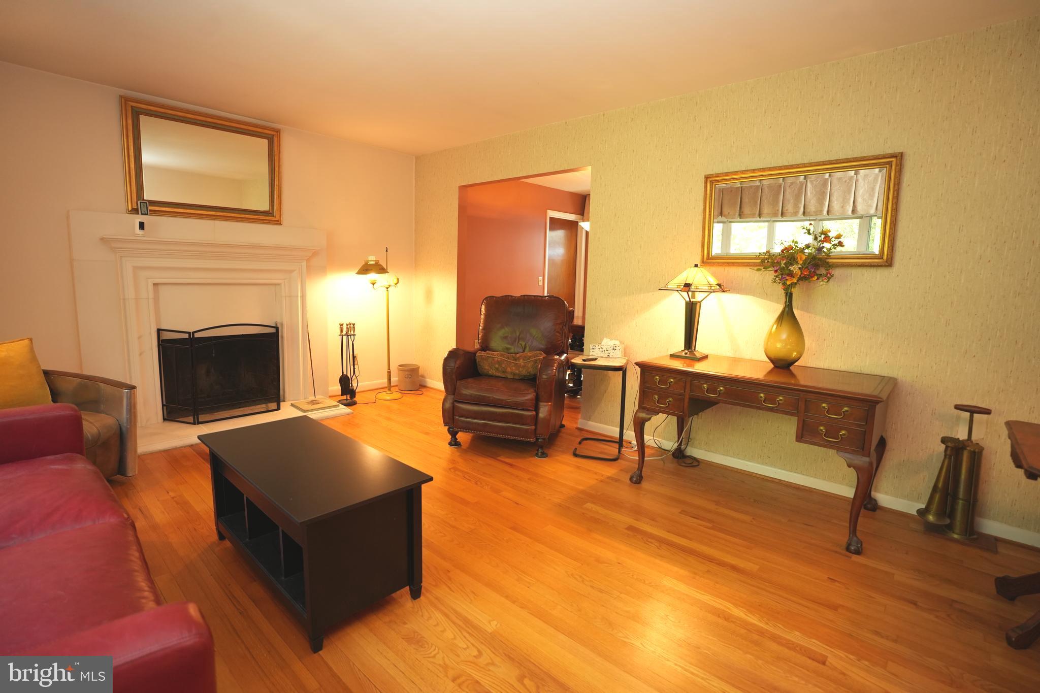 KINGSTON MANOR - Residential