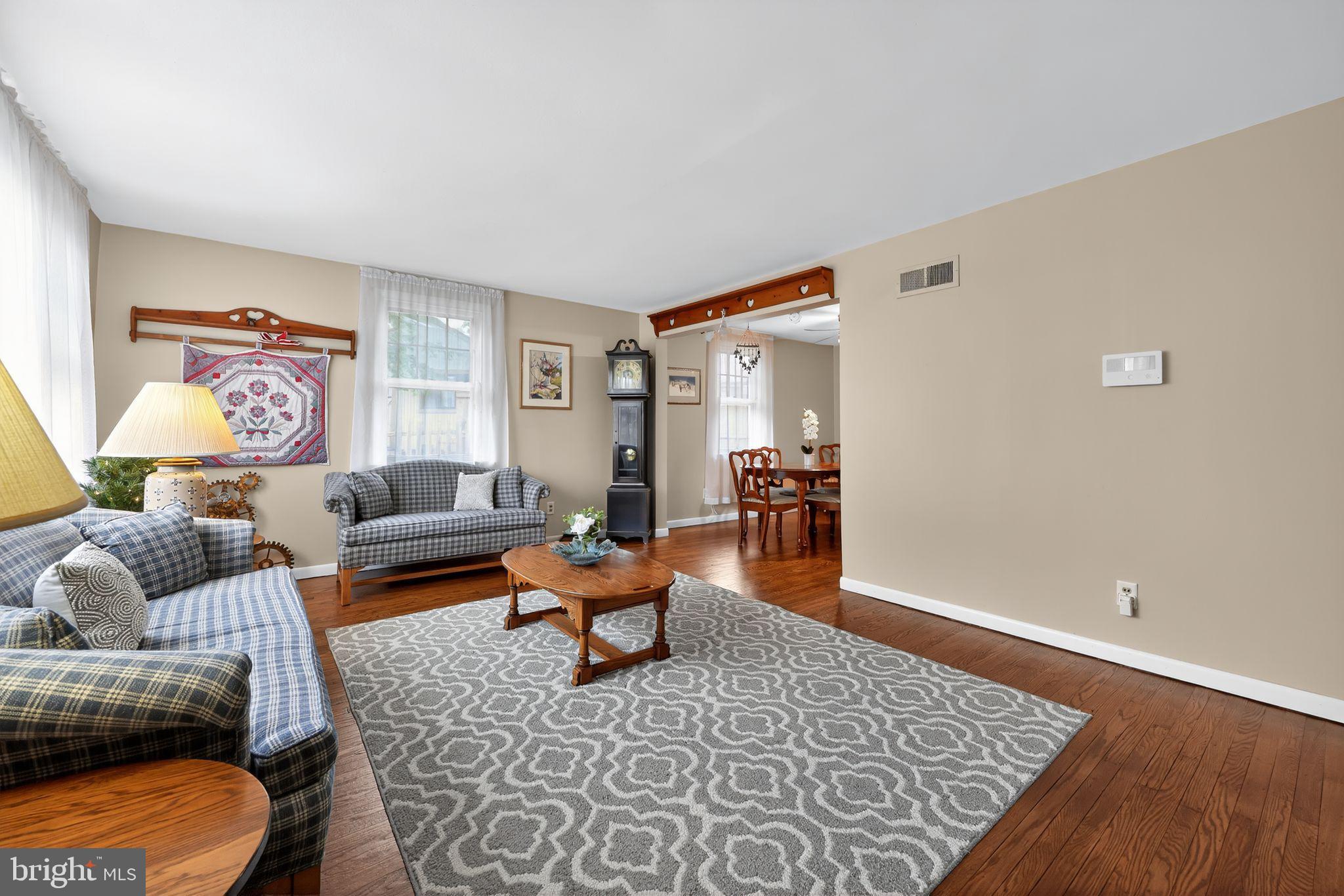 300 W HOLLY AVENUE