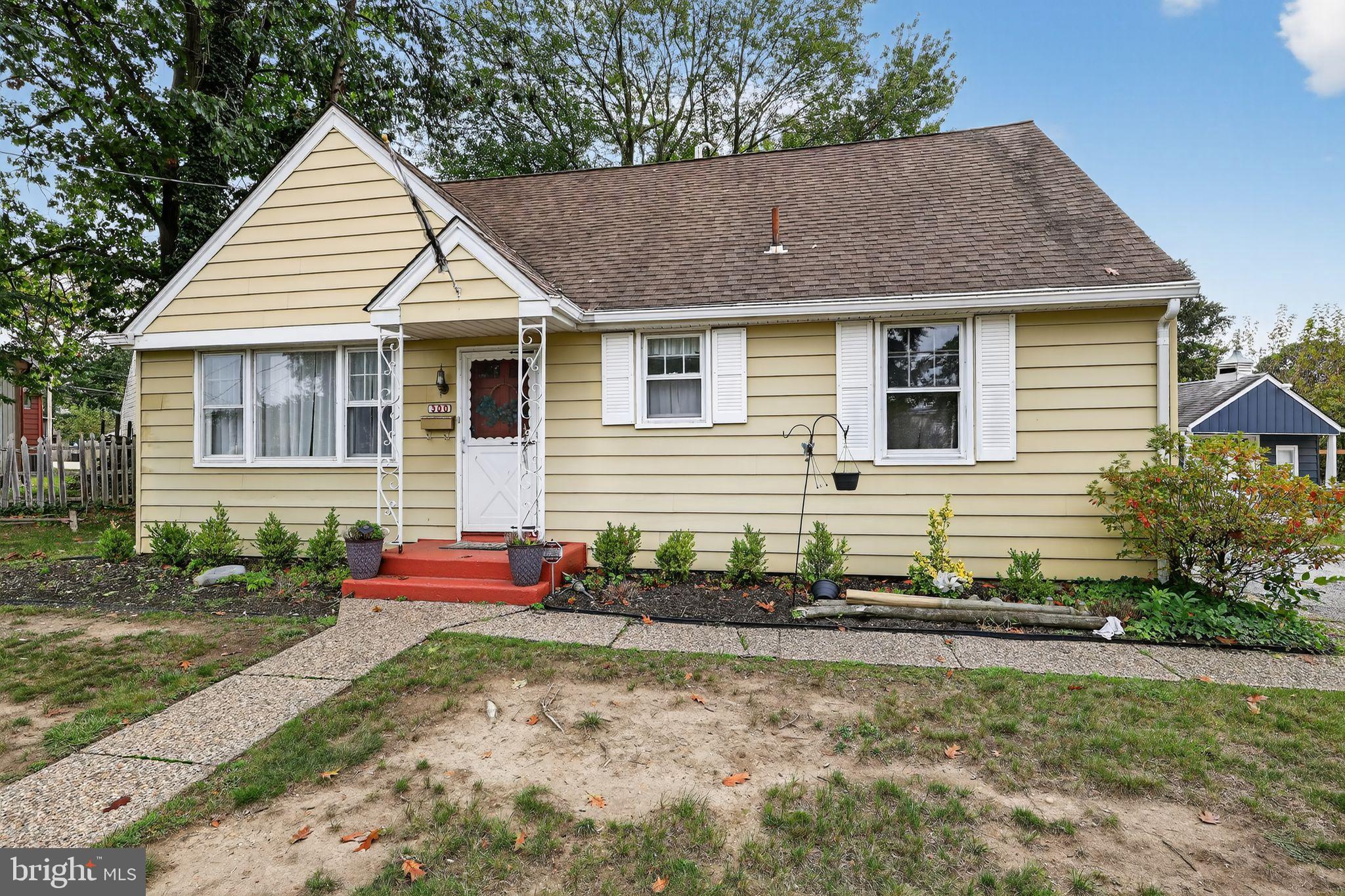 300 W HOLLY AVENUE