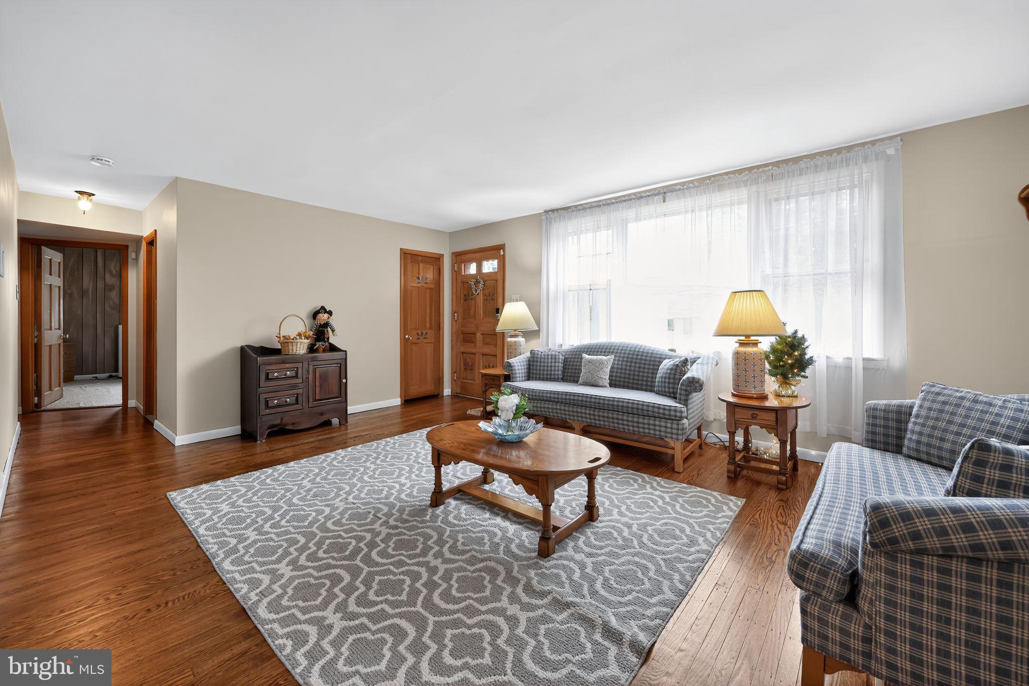 300 W HOLLY AVENUE