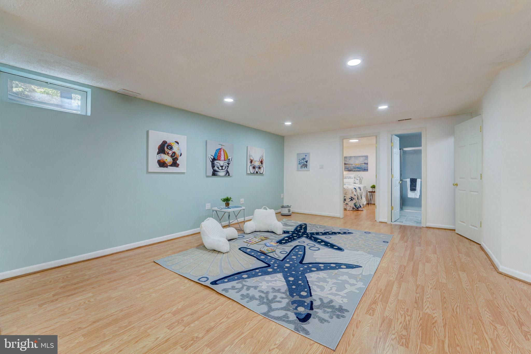 VILLAGE OF RIVER HILL - Residential