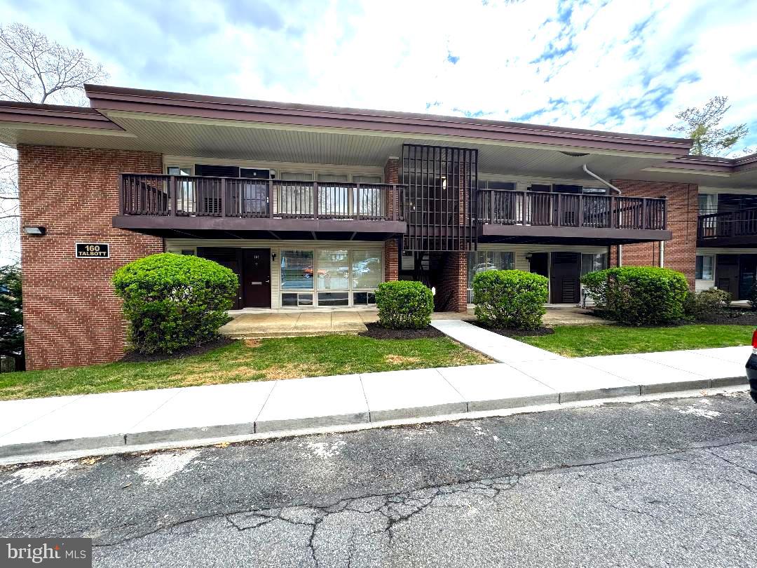 WOODMONT SPRINGS - Residential