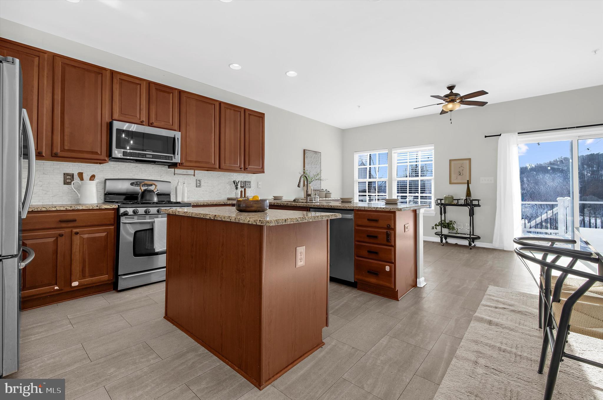 AUTUMN RUN - Residential