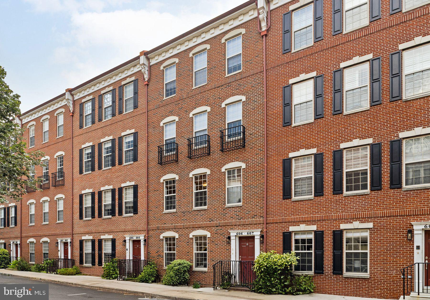 NAVAL SQUARE - Residential
