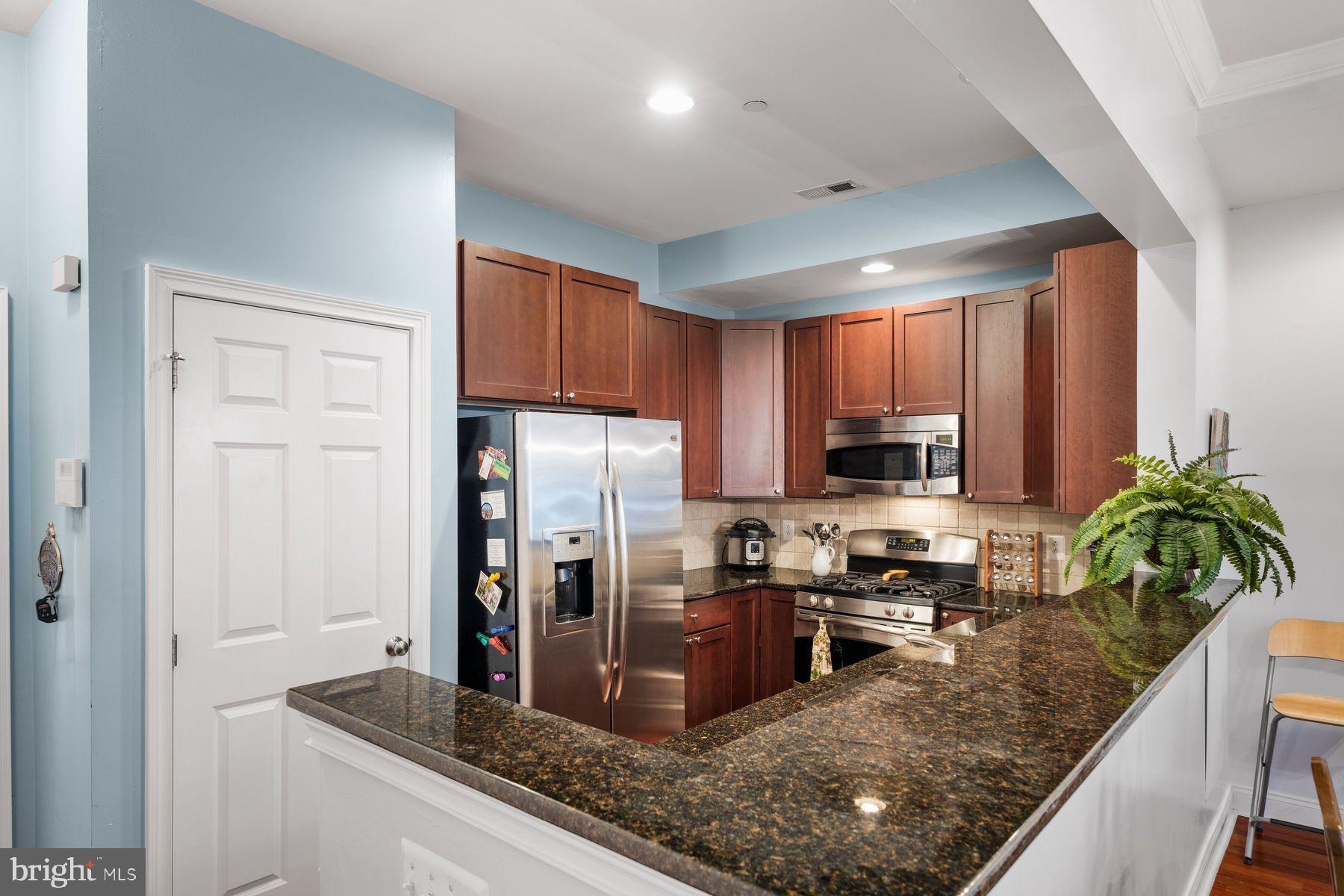 NAVAL SQUARE - Residential