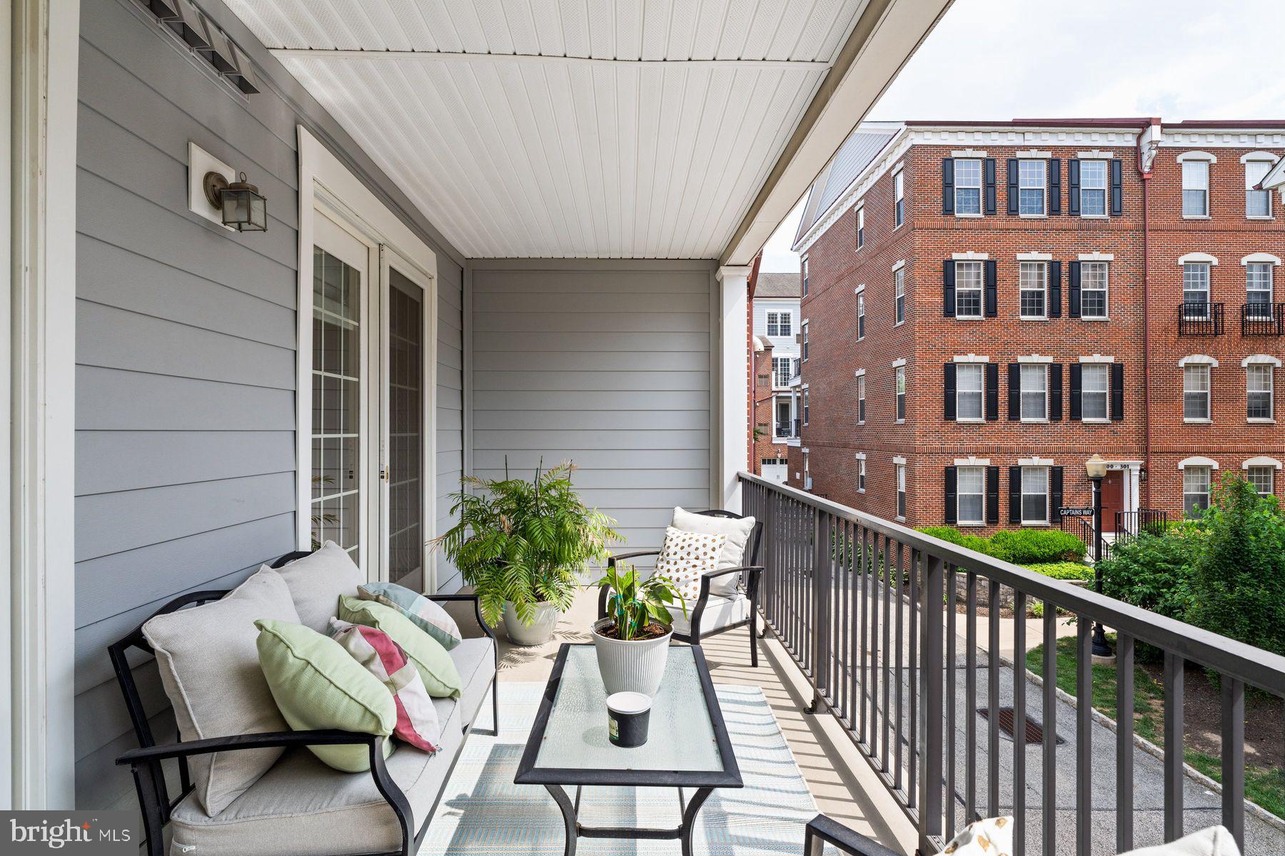 NAVAL SQUARE - Residential