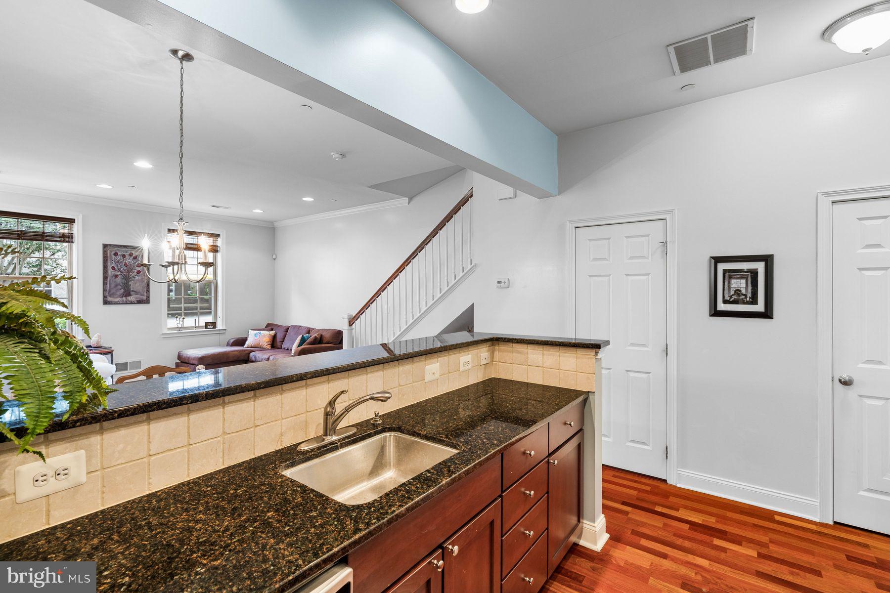 NAVAL SQUARE - Residential