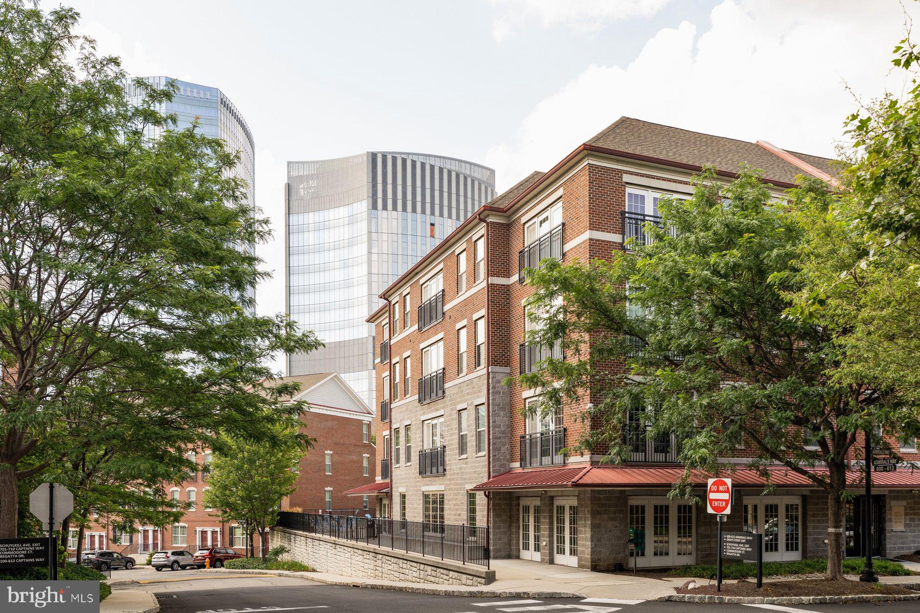 NAVAL SQUARE - Residential