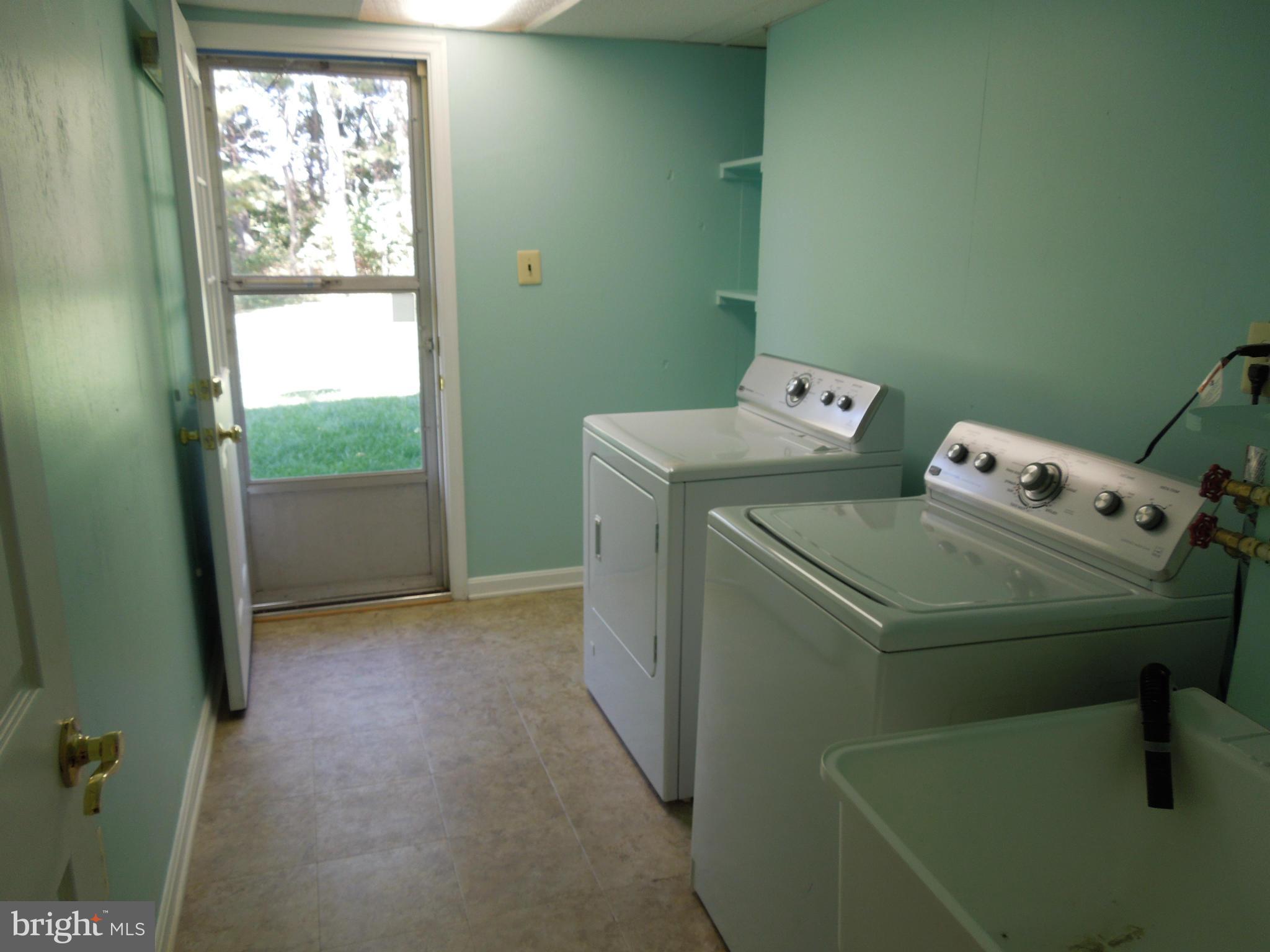 COLLEGE GARDENS - Residential Lease