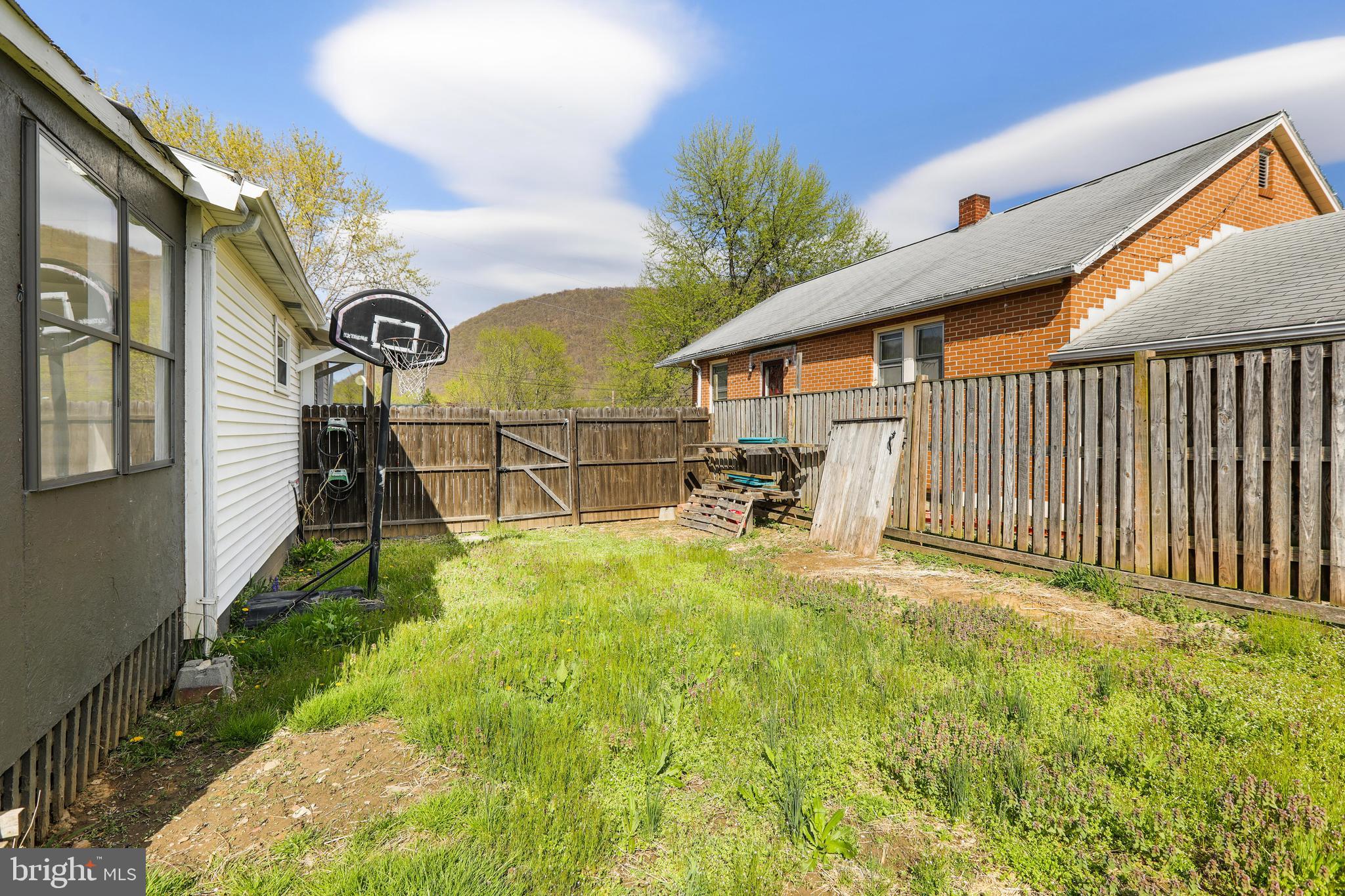 CRESAPTOWN - Residential