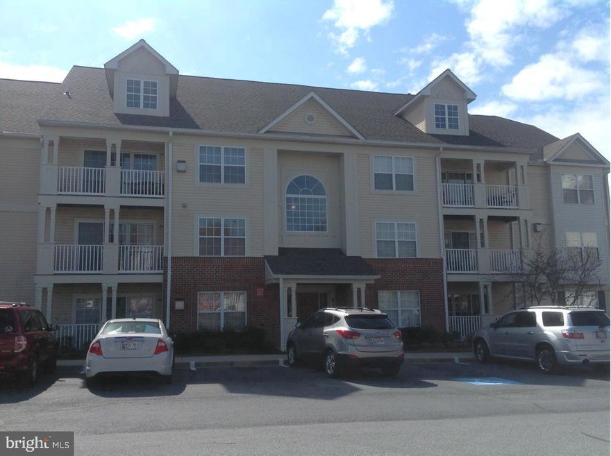 Lovely ground level spacious condo located in Spring Ridge. Open livingroom / kitchen. Private patio off the kitchen.  2 bedroom/2 bath. Primary bedroom with double closets, ensuite features soaking tub, seperate shower and dual vanity. Ceiling fan in both bedrooms. Enjoy all of the many amenities Spring Ridge has to offer.