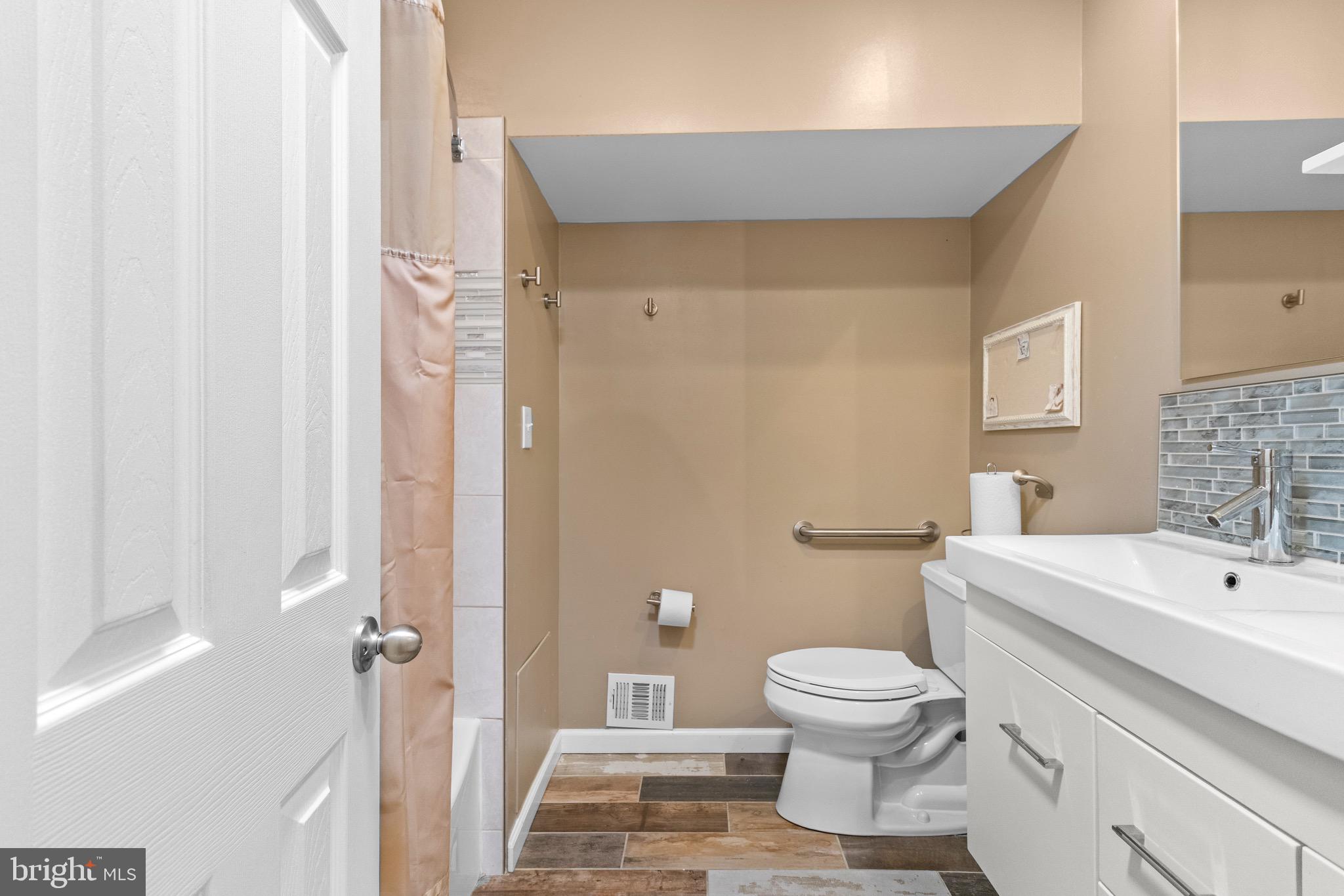 NORTH POTOMAC VISTA - Residential