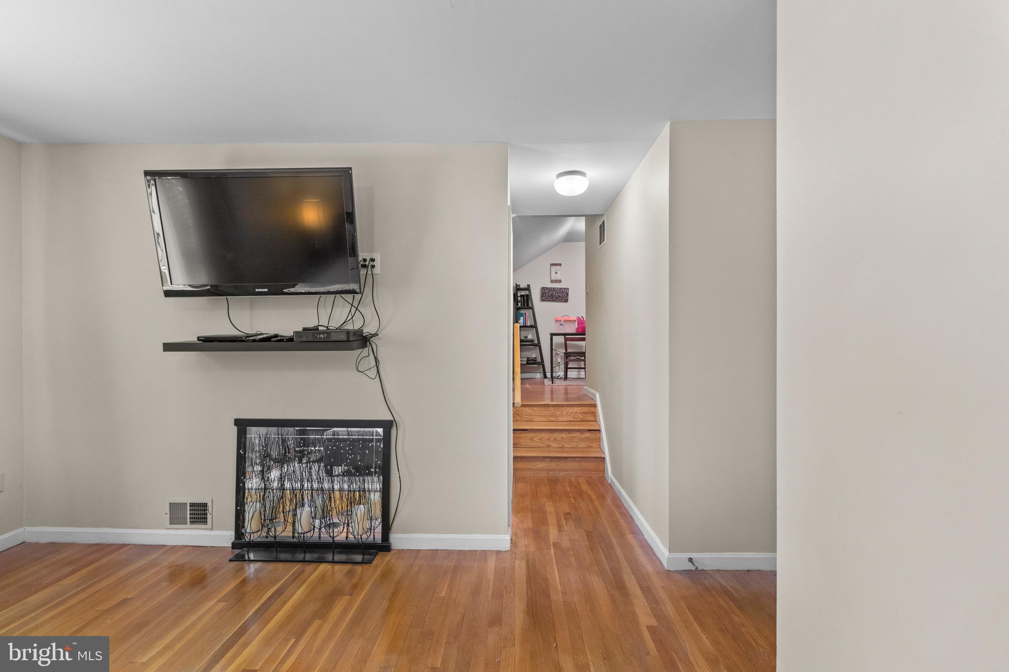 NORTH POTOMAC VISTA - Residential