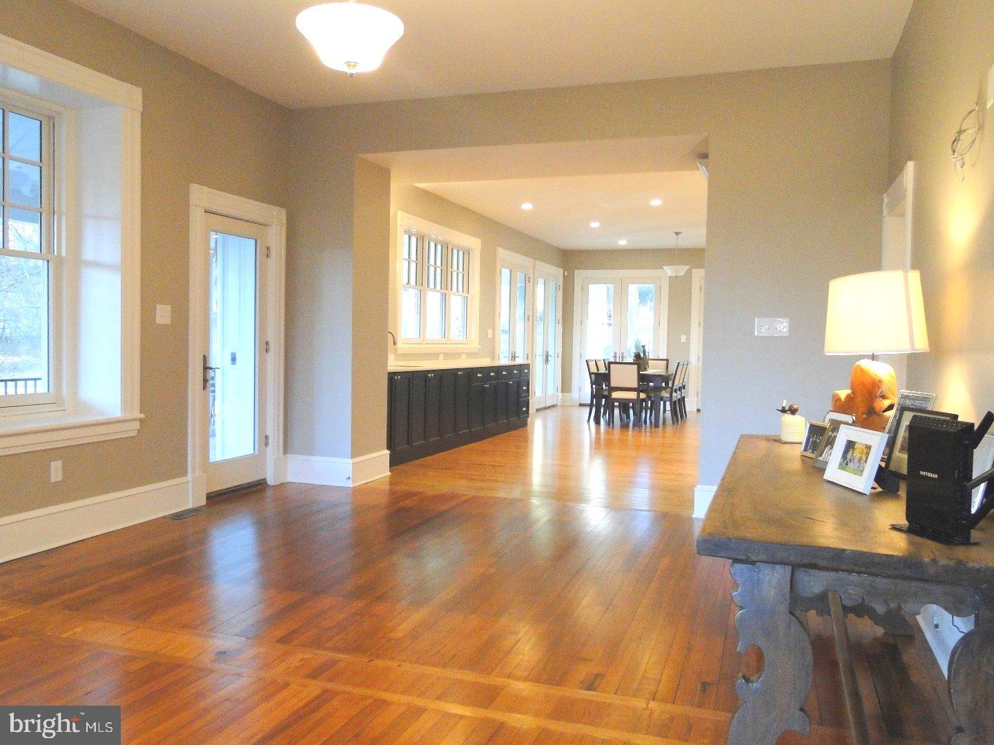 COLONIAL VILLAGE - Residential