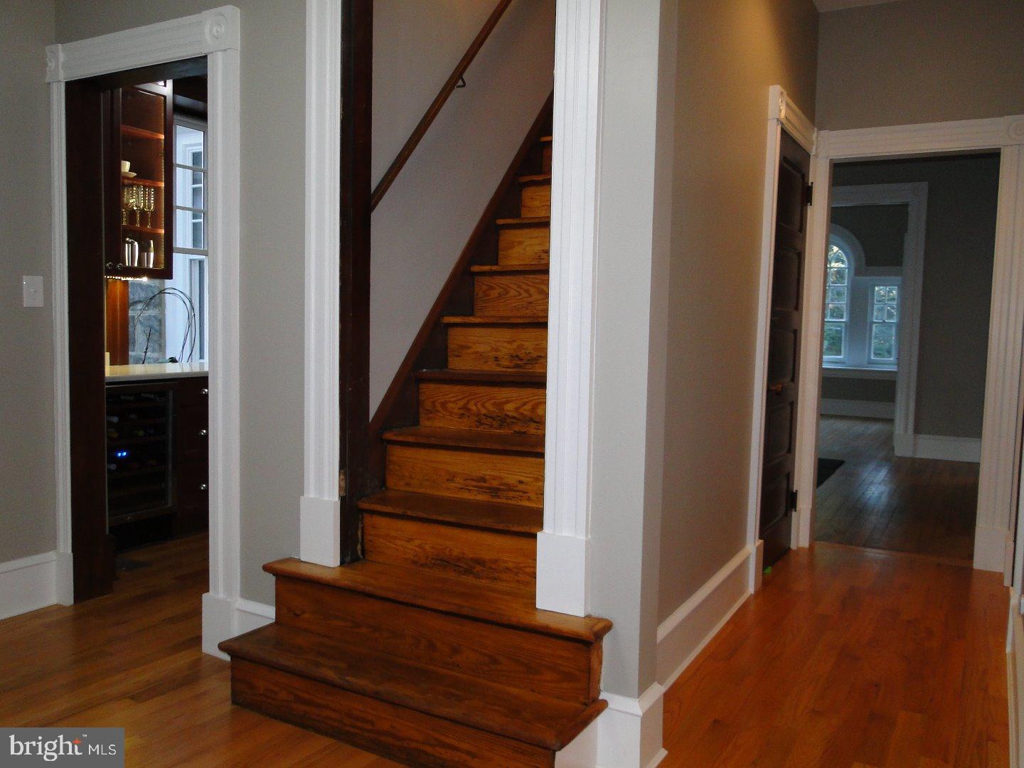 COLONIAL VILLAGE - Residential