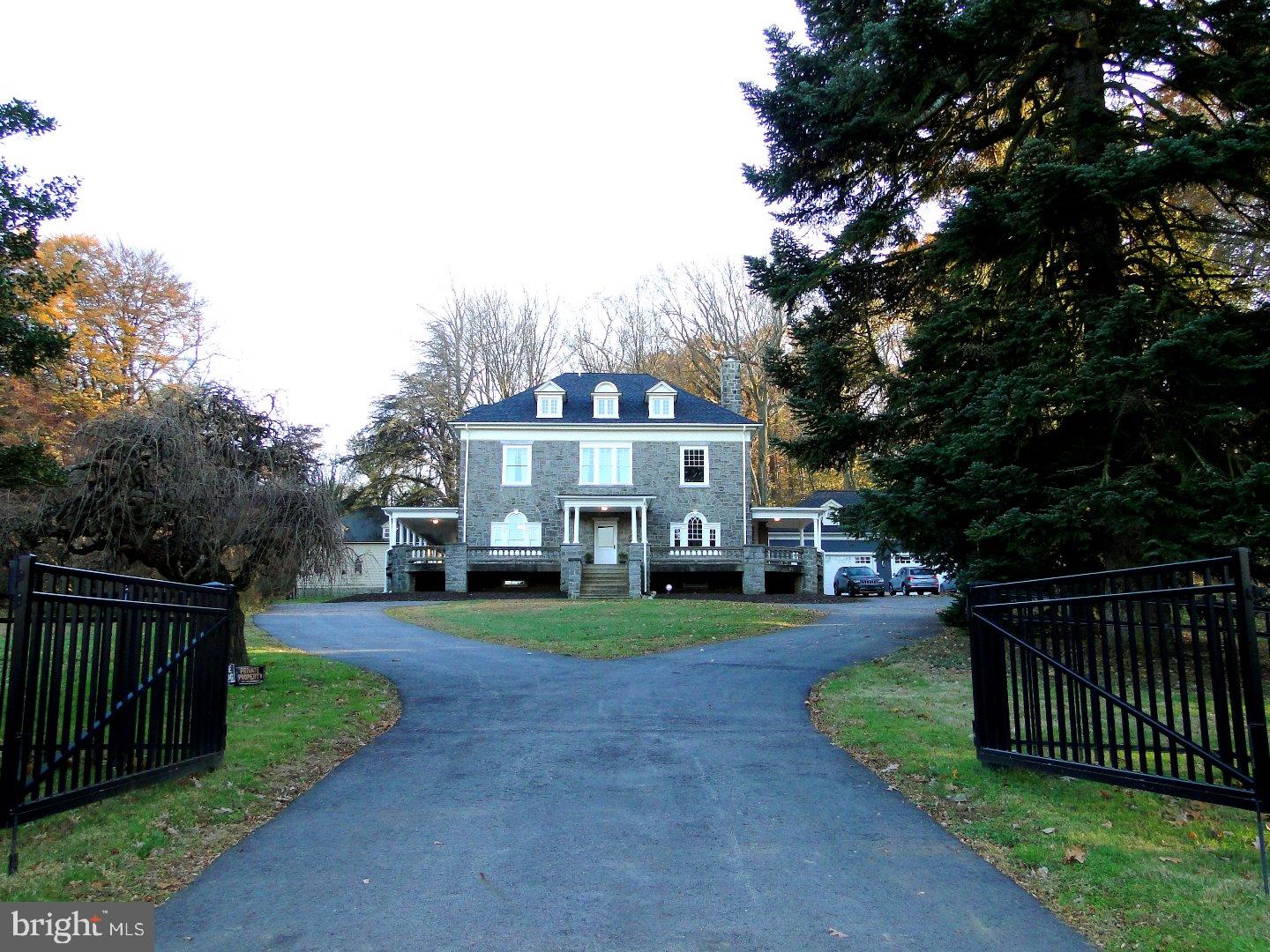 COLONIAL VILLAGE - Residential