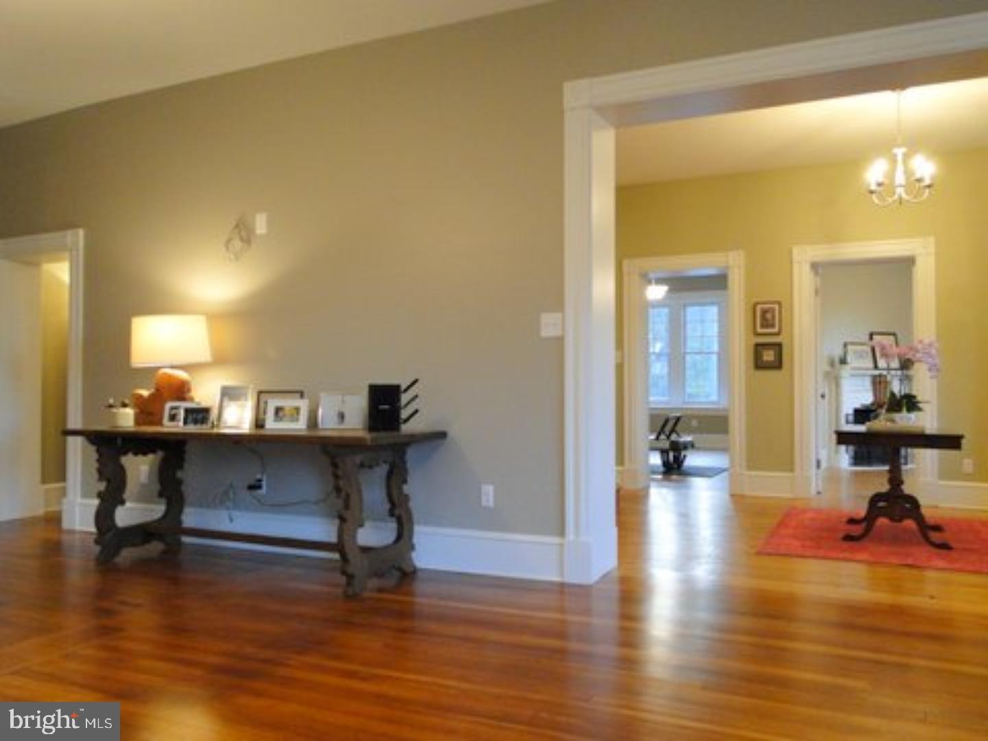 COLONIAL VILLAGE - Residential