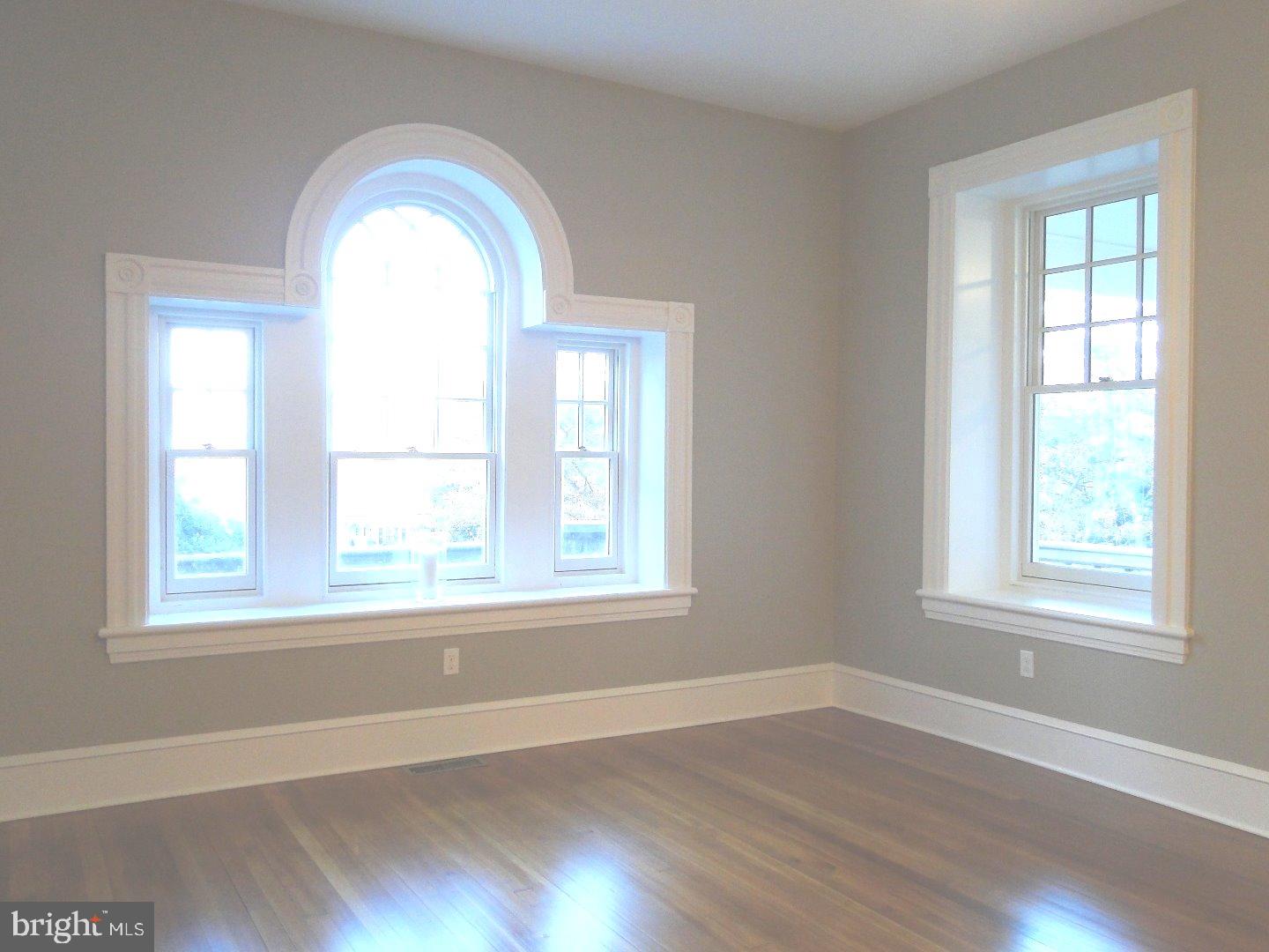 COLONIAL VILLAGE - Residential