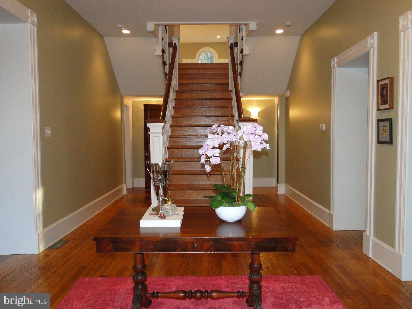 COLONIAL VILLAGE - Residential