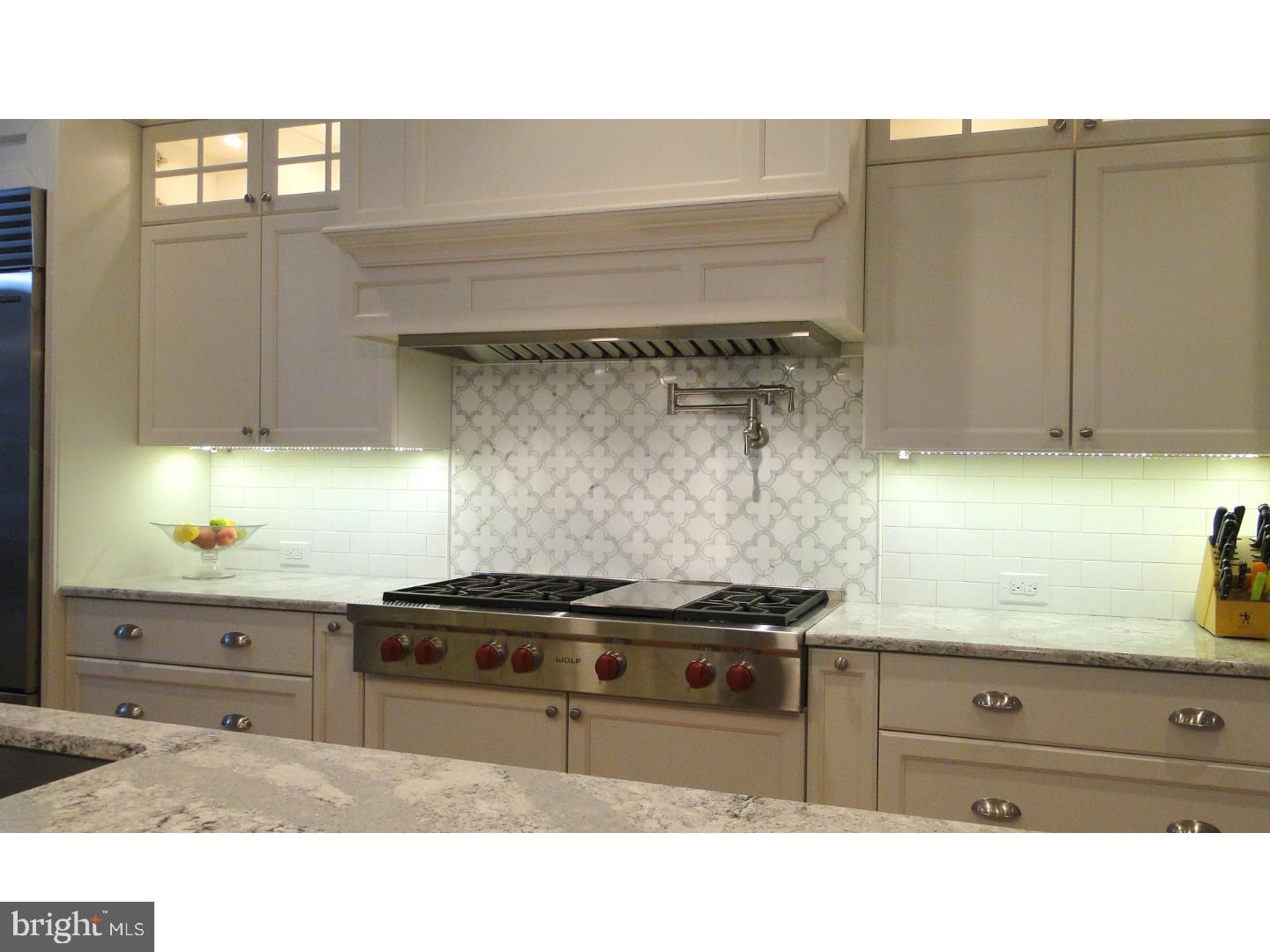 COLONIAL VILLAGE - Residential