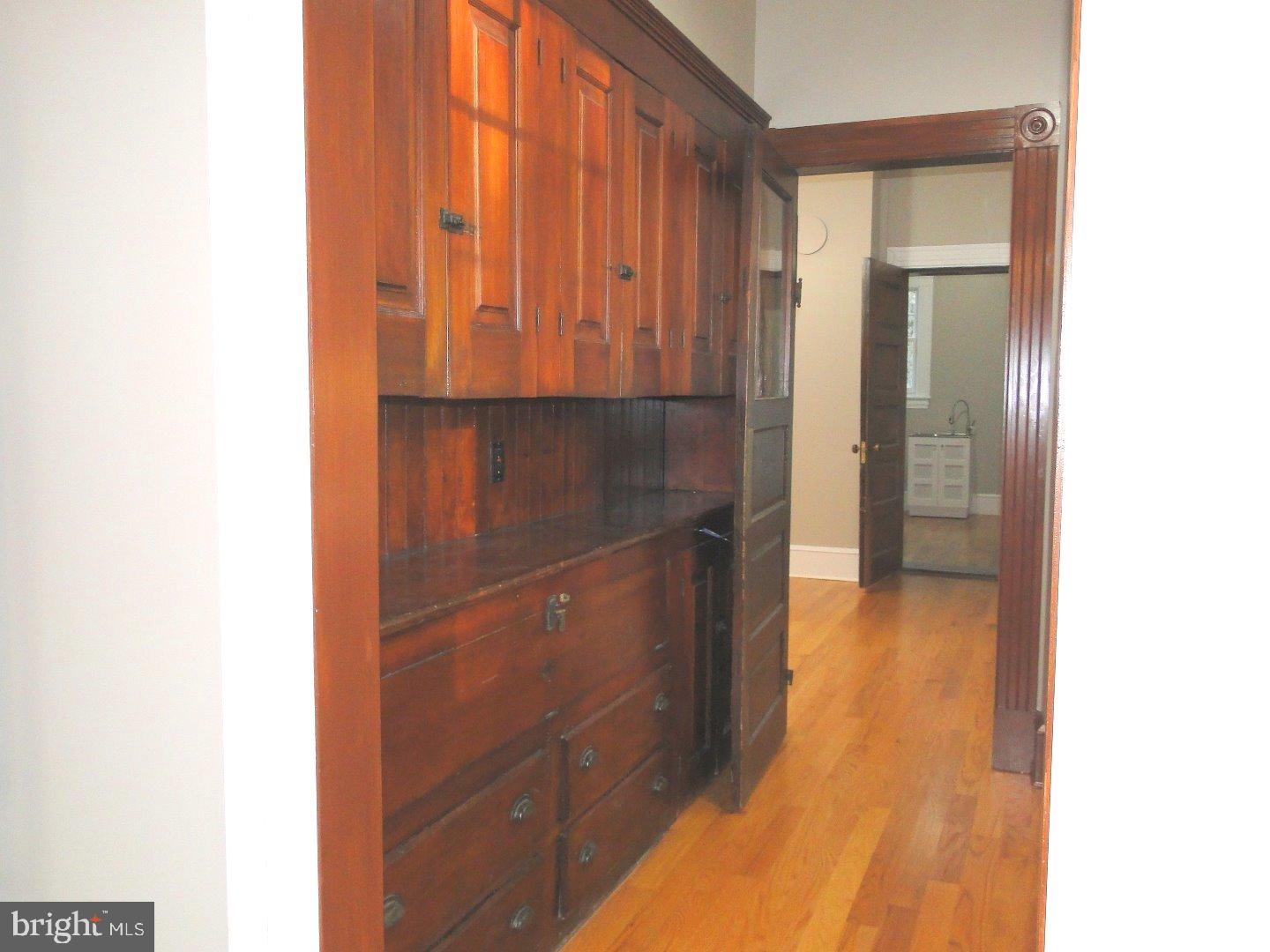 COLONIAL VILLAGE - Residential