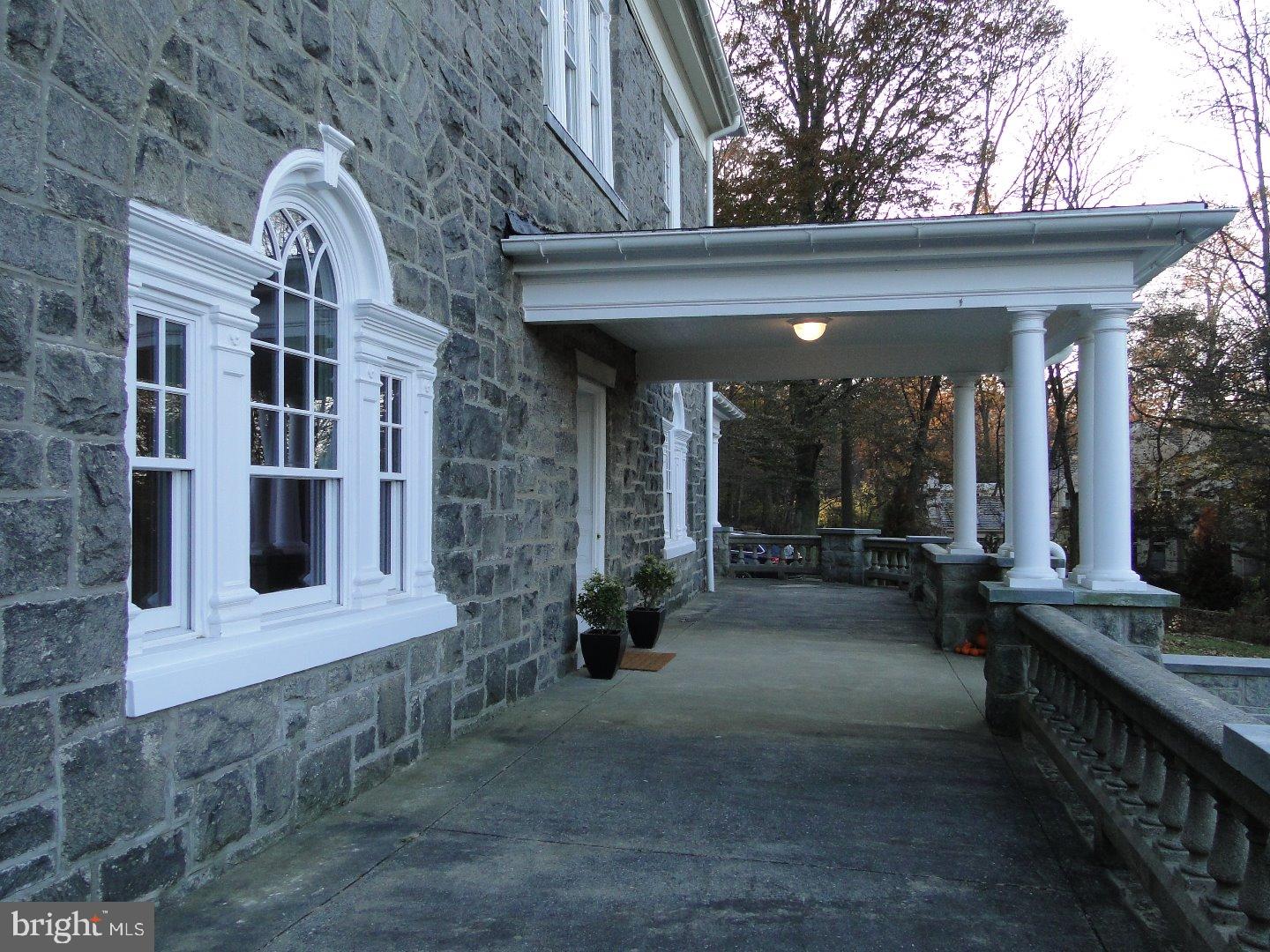 COLONIAL VILLAGE - Residential