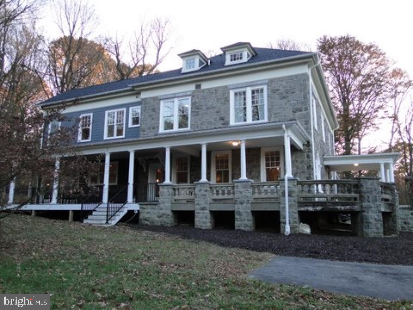 COLONIAL VILLAGE - Residential