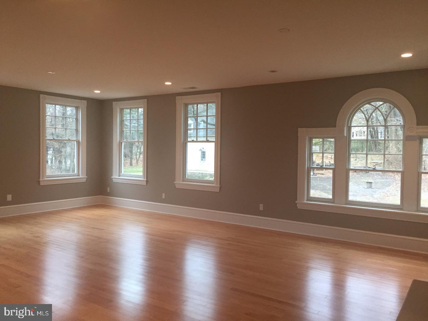 COLONIAL VILLAGE - Residential