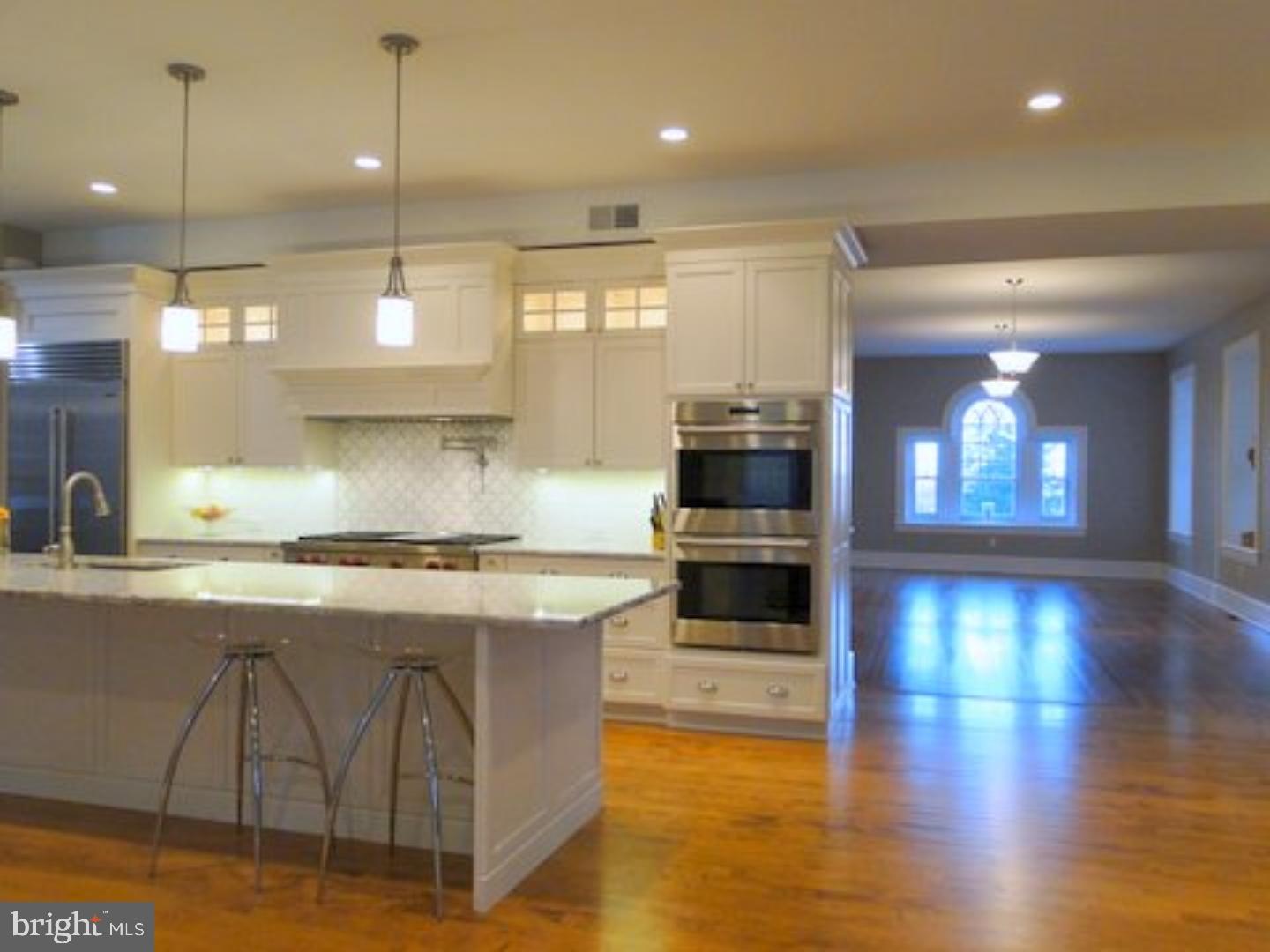 COLONIAL VILLAGE - Residential