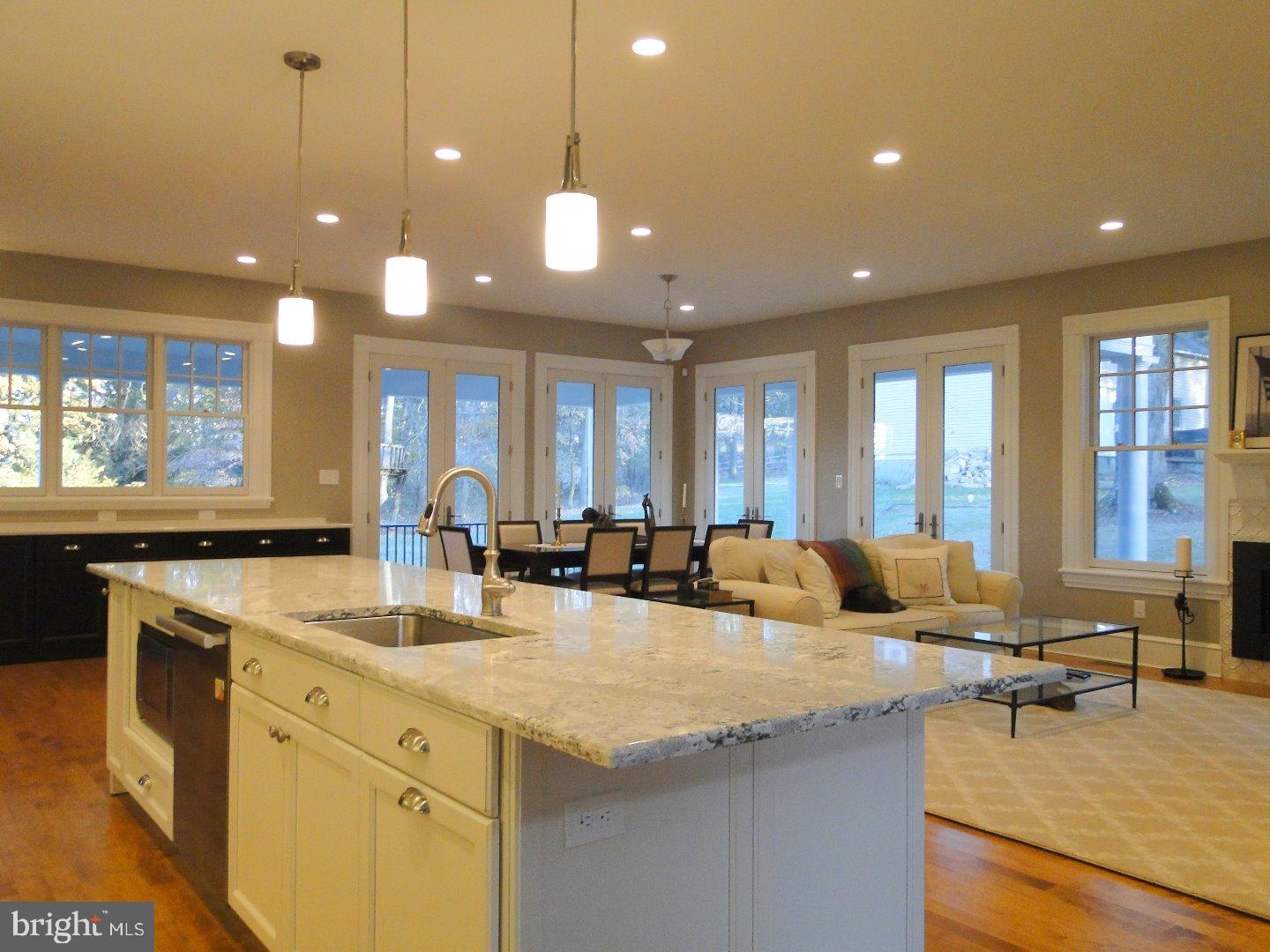 COLONIAL VILLAGE - Residential