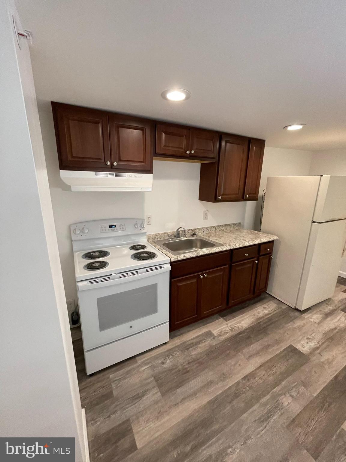 Newly Renovated- Efficeincy, Private Side Entrance - All new appliances. Close to Temple Hospital and Science Center- Water included. Tenant pays electric.
